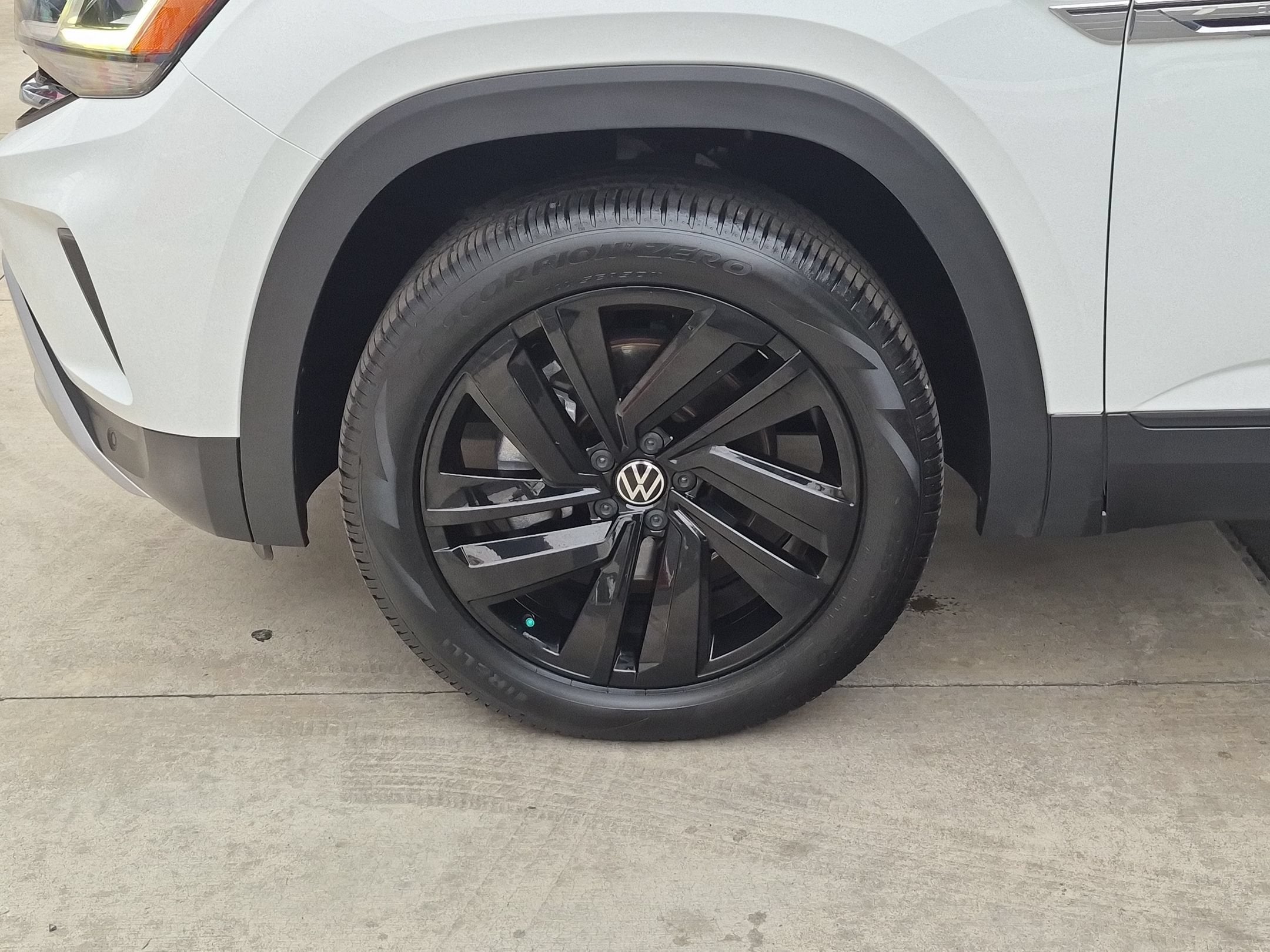 2023 Volkswagen Atlas 3.6L V6 SE with Technology