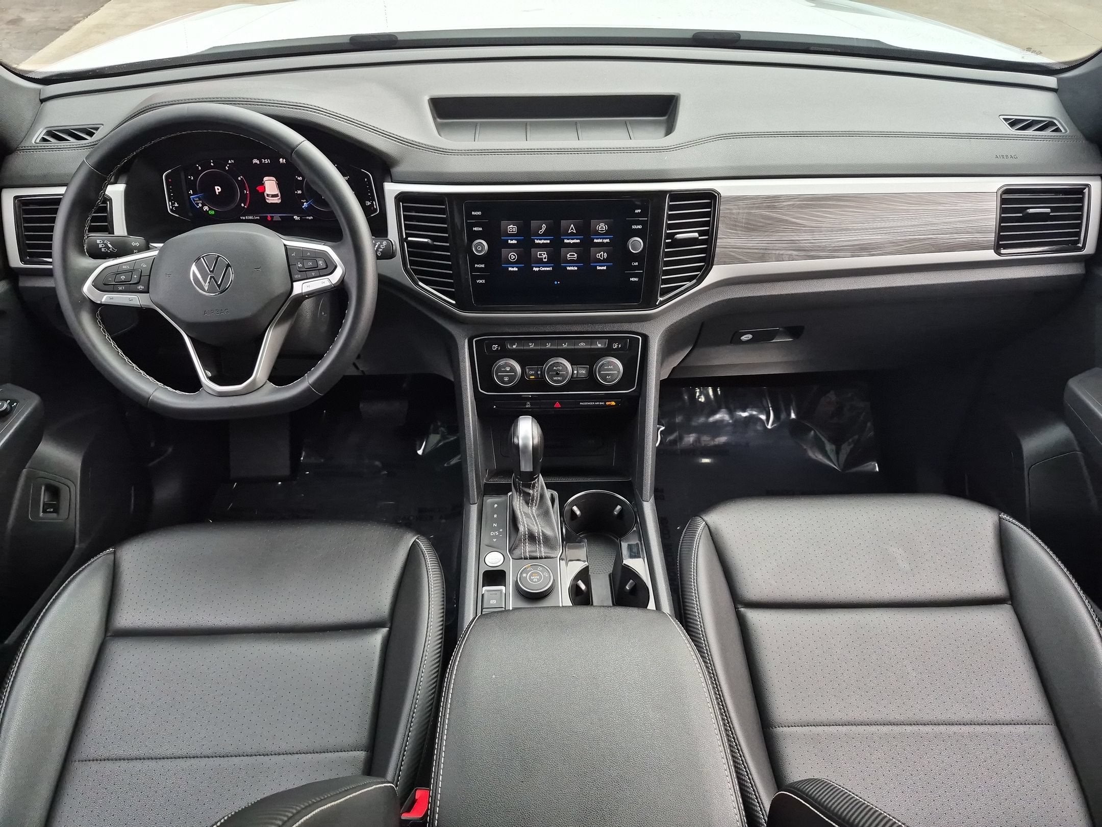 2023 Volkswagen Atlas 3.6L V6 SE with Technology