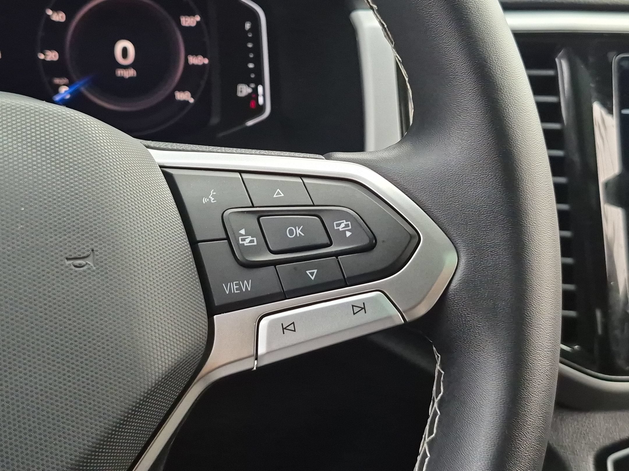 2023 Volkswagen Atlas 3.6L V6 SE with Technology