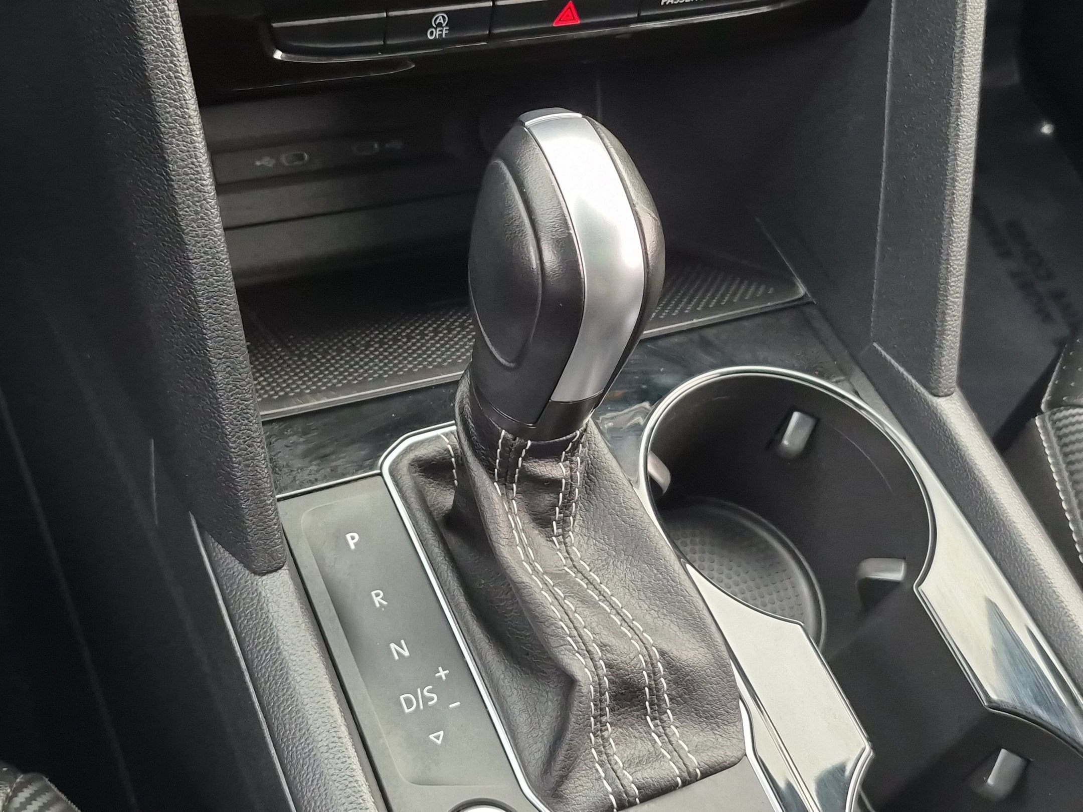 2023 Volkswagen Atlas 3.6L V6 SE with Technology