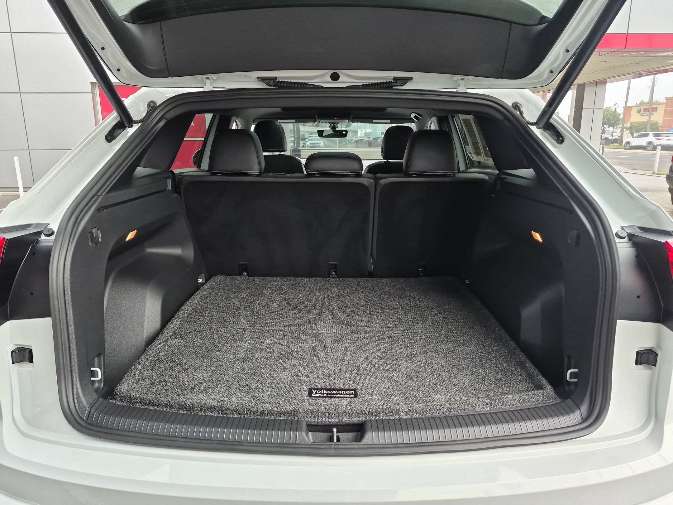 2023 Volkswagen Atlas 3.6L V6 SE with Technology