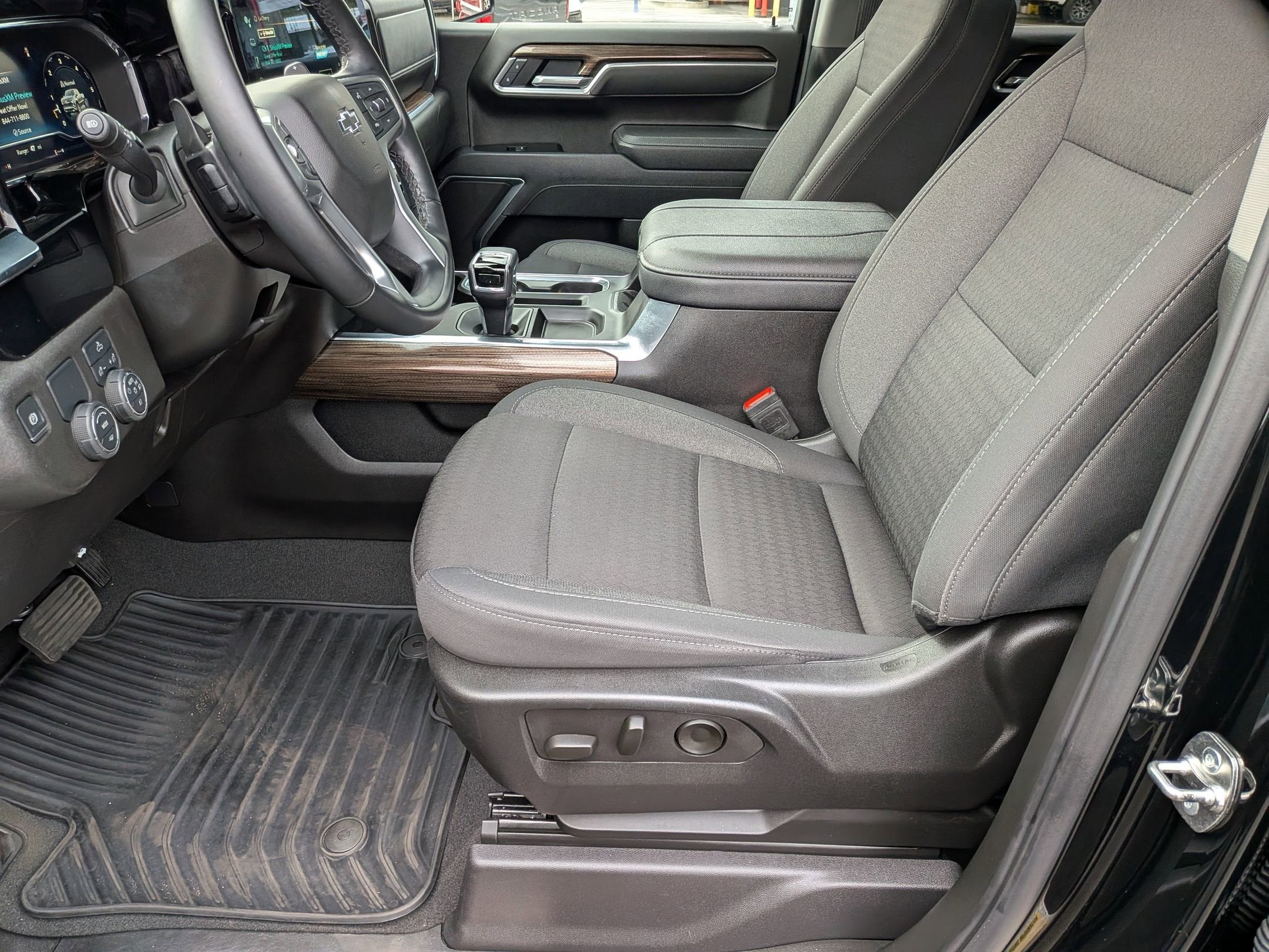 2025 Chevrolet Silverado RST
