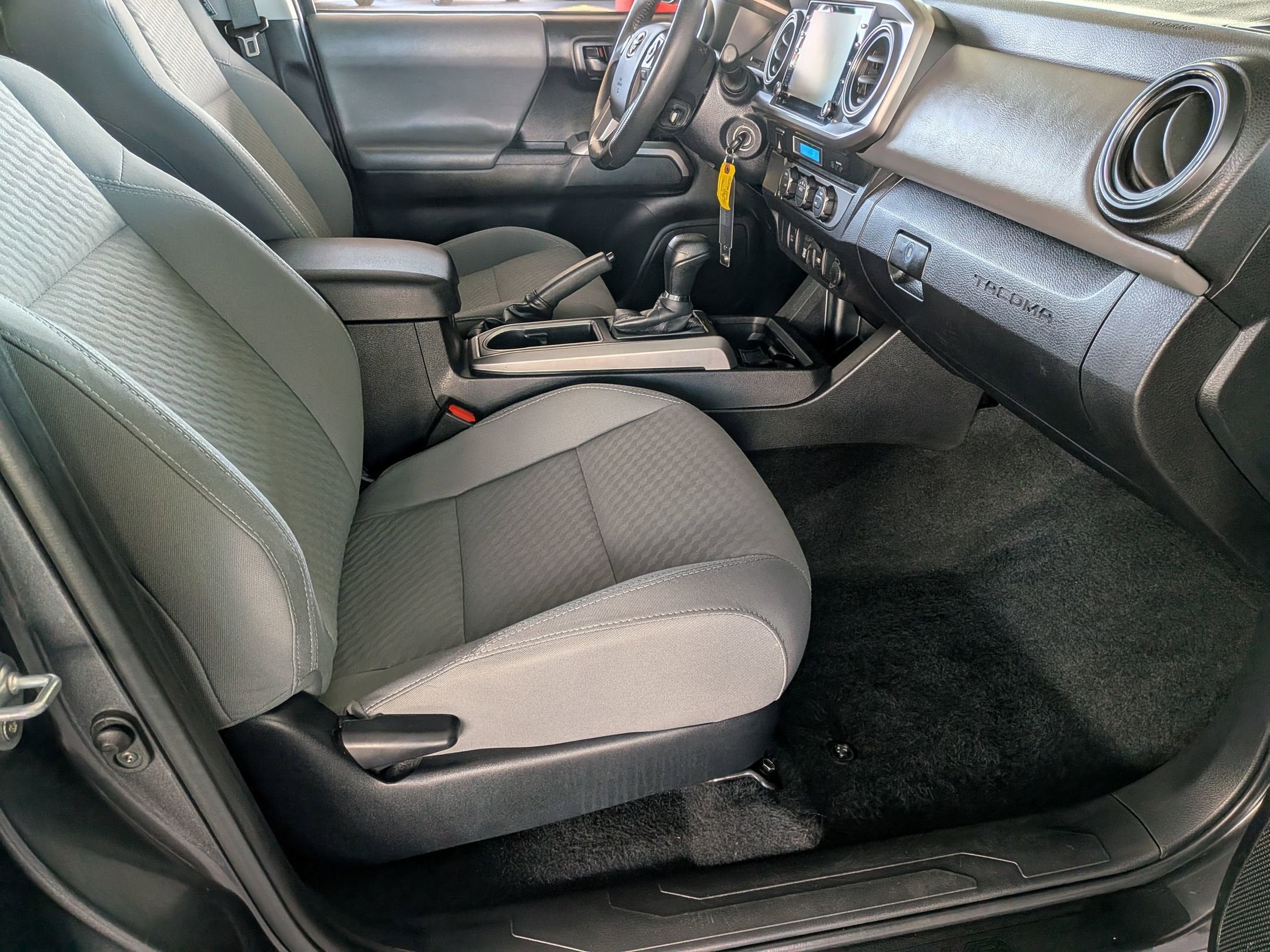 2022 Toyota TACOMA SR5 SR5