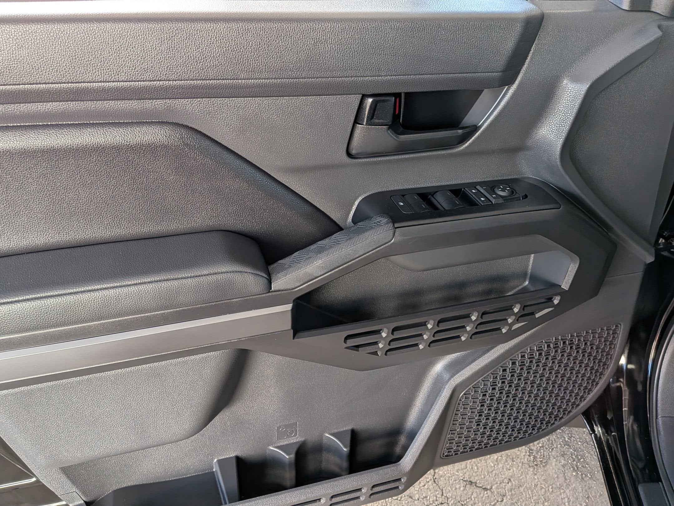 2025 Toyota TACOMA SR5 SR5