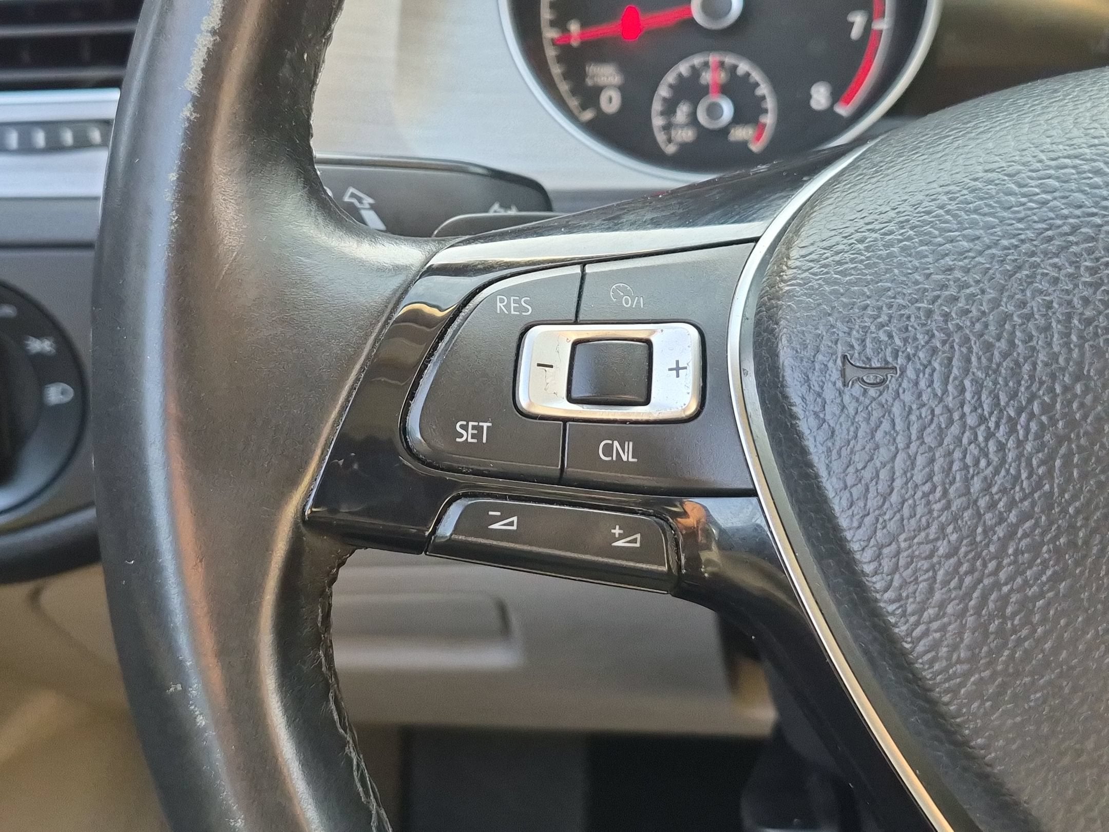 2016 Volkswagen Golf TSI SE