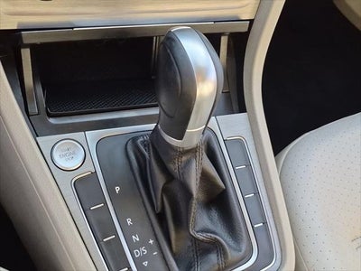 2016 Volkswagen Golf TSI SE