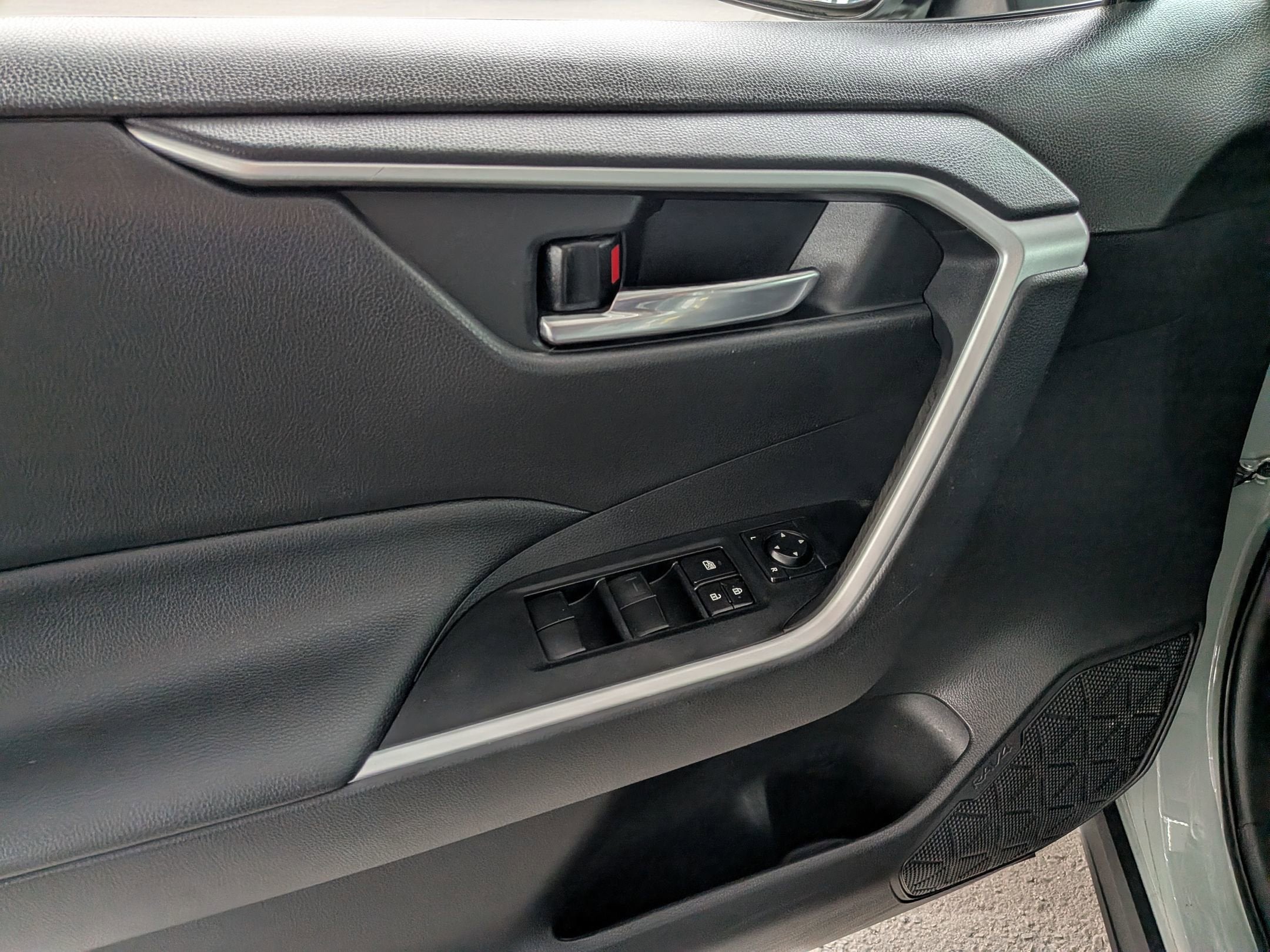 2021 Toyota RAV4 HYBRID Hybrid XLE