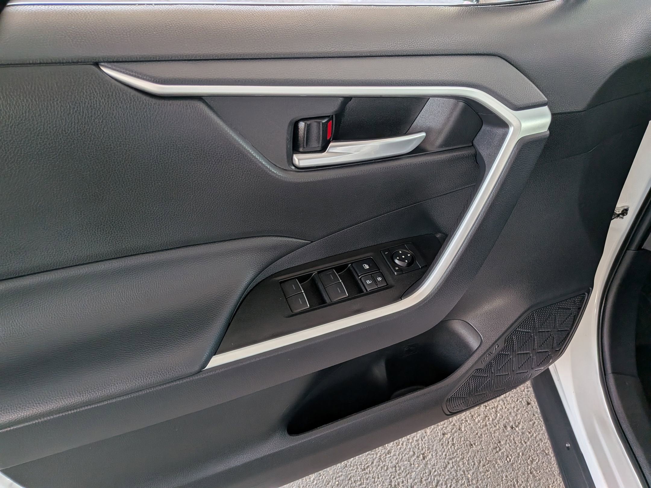 2025 Toyota RAV4 HYBRID Hybrid XLE