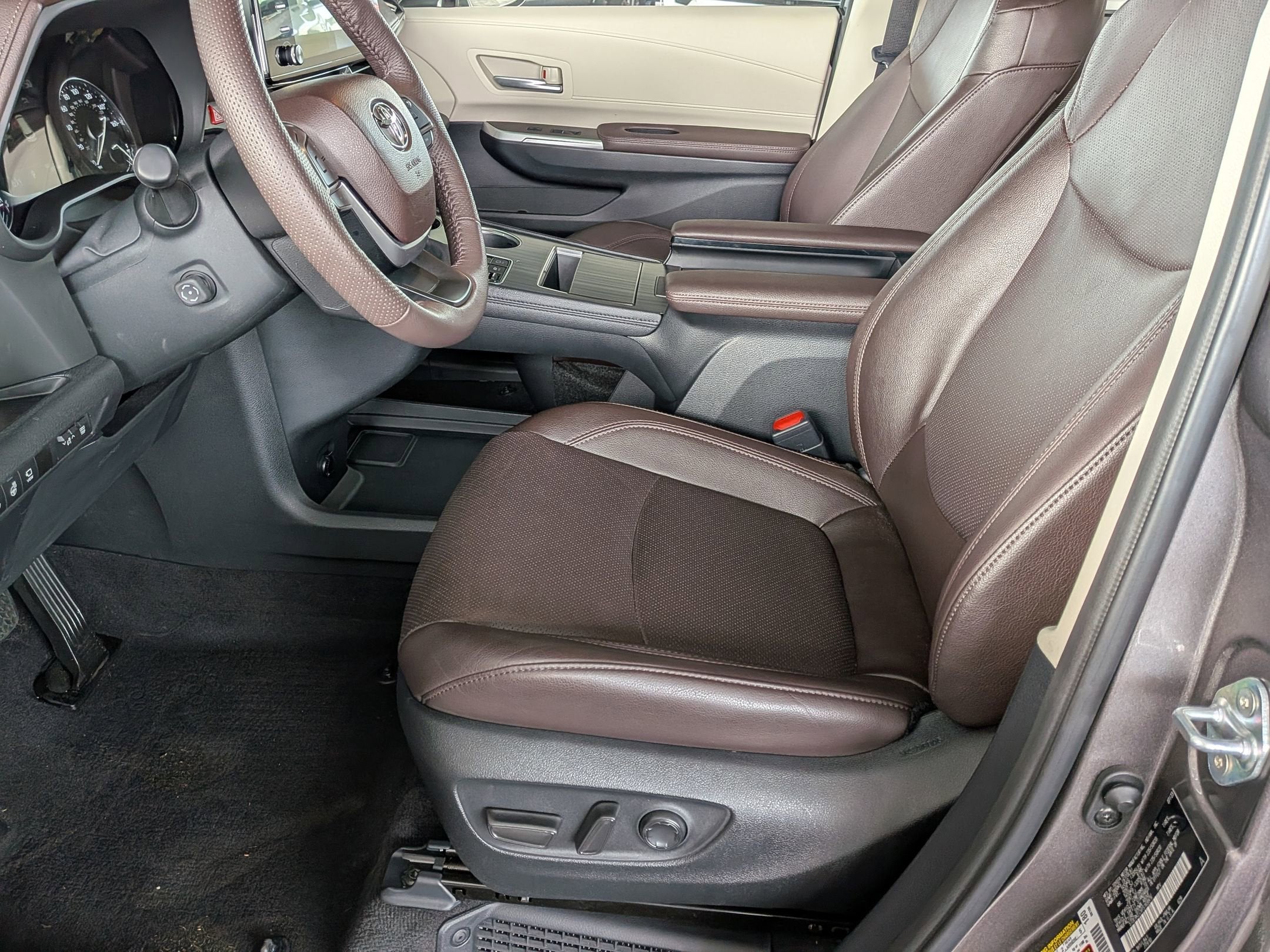 2023 Toyota SIENNA PLATINUM Platinum