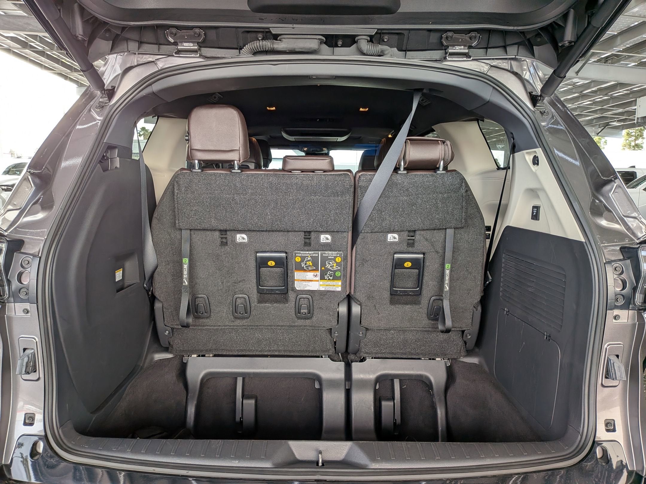 2023 Toyota SIENNA PLATINUM Platinum