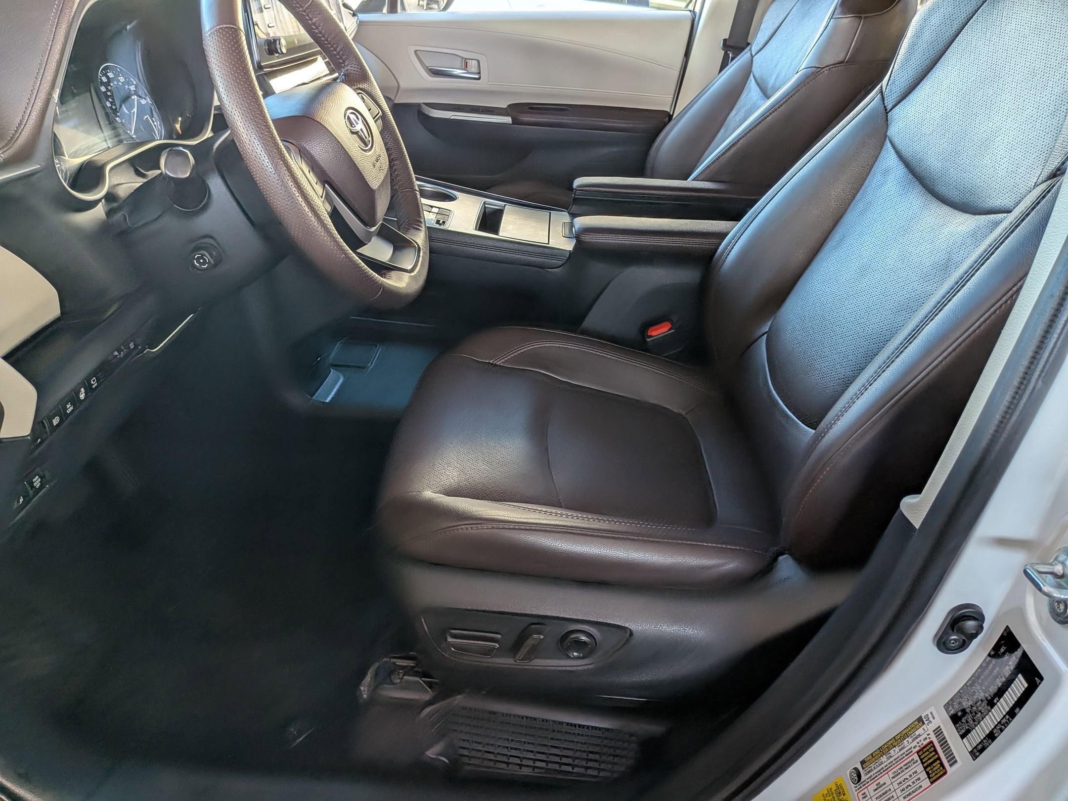 2023 Toyota SIENNA PLT AWD Platinum