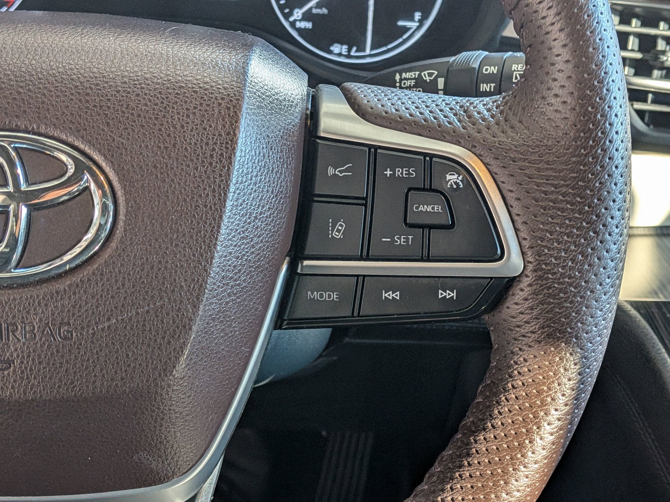 2023 Toyota SIENNA PLT AWD Platinum