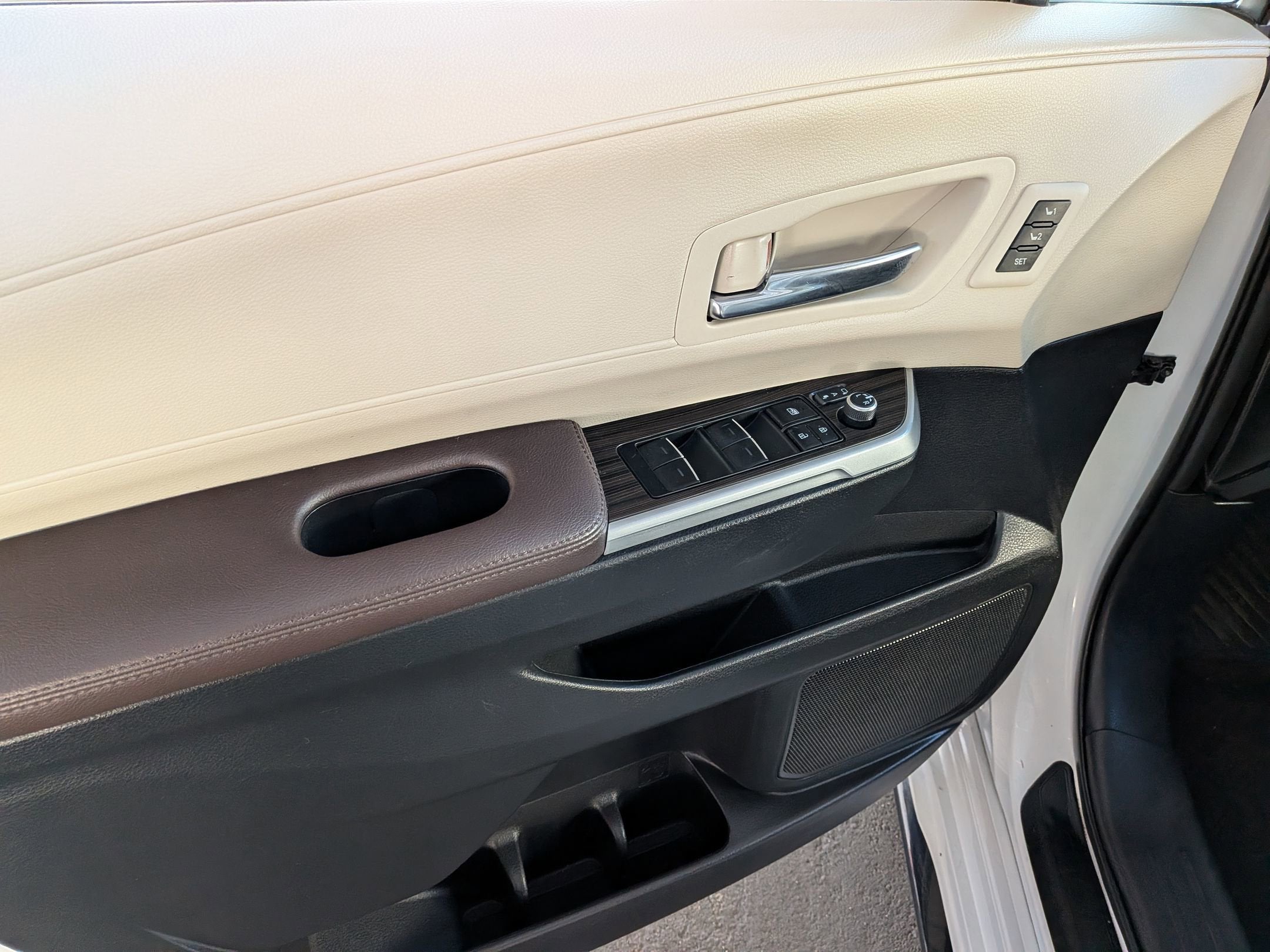 2023 Toyota SIENNA PLT AWD Platinum