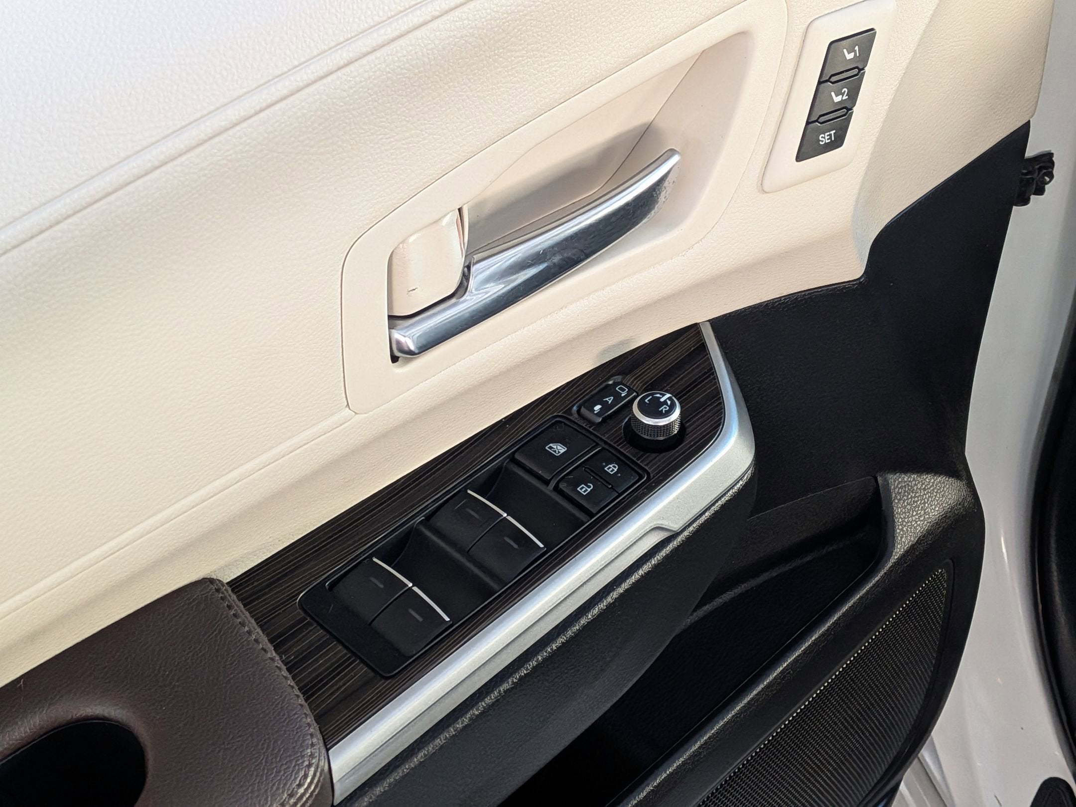 2023 Toyota SIENNA PLT AWD Platinum