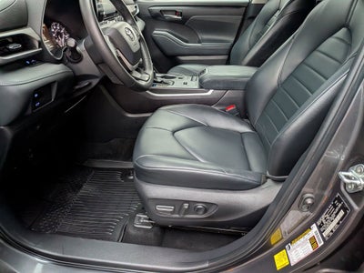 2022 Toyota HIGHLANDER XLE