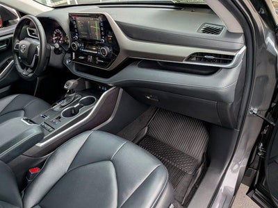 2022 Toyota HIGHLANDER XLE