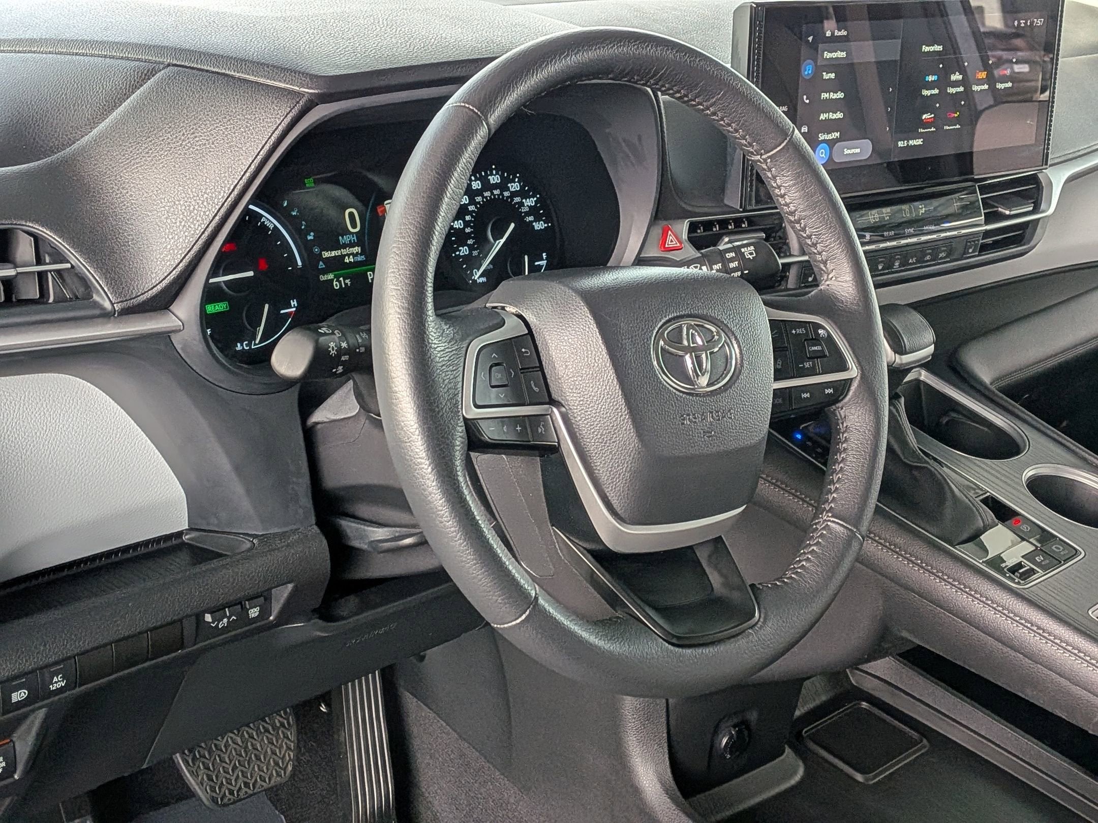 2025 Toyota SIENNA XLE XLE