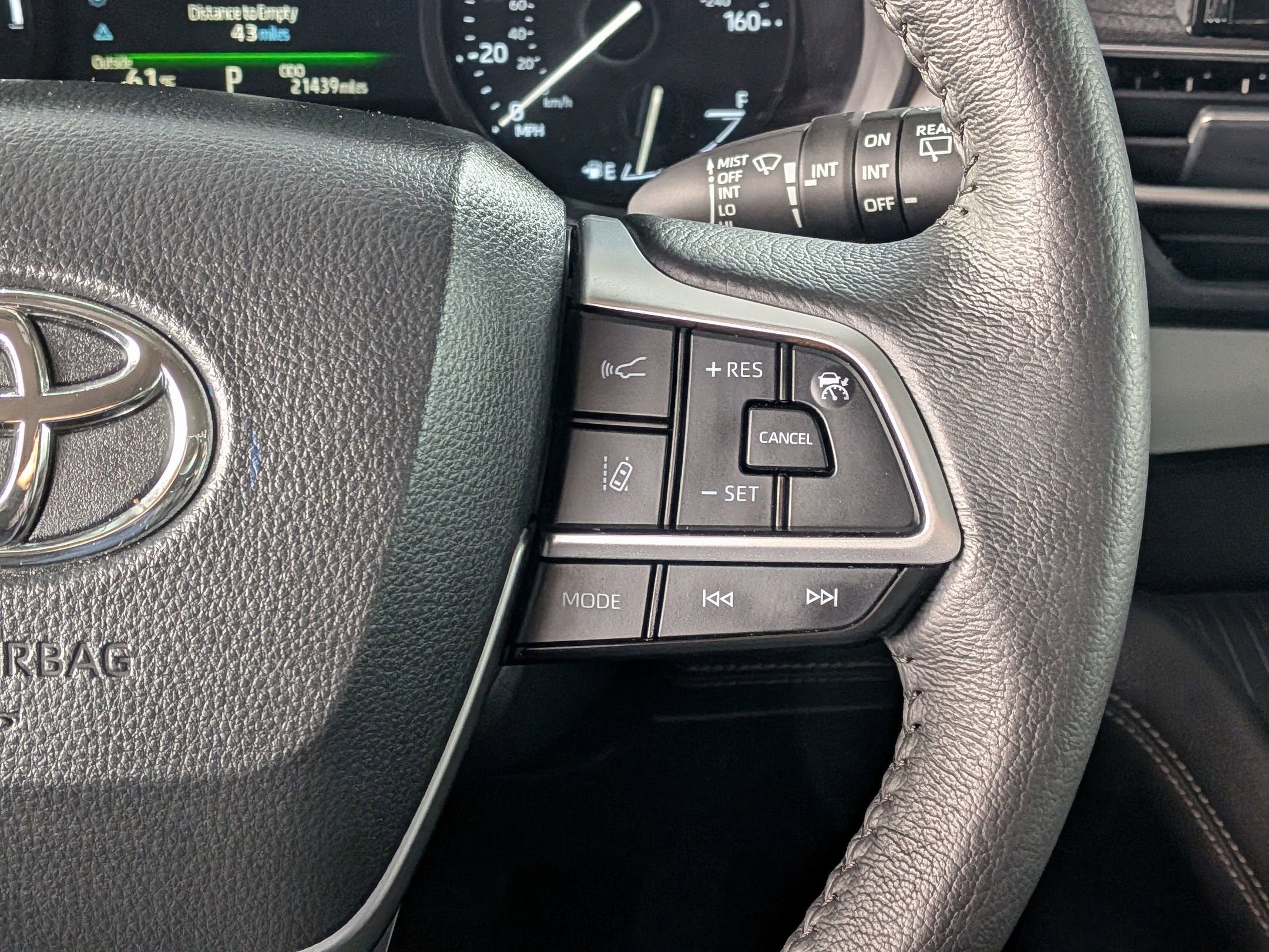 2025 Toyota SIENNA XLE XLE