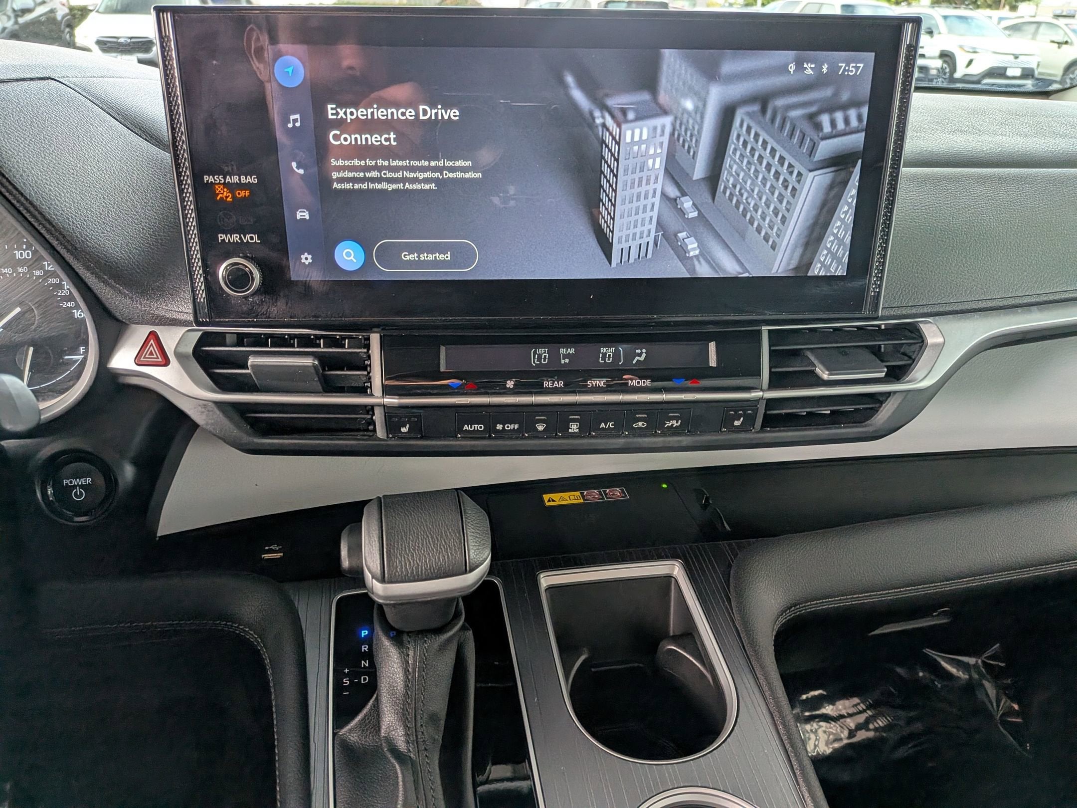 2025 Toyota SIENNA XLE XLE