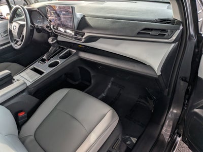 2025 Toyota SIENNA XLE XLE