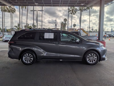 2025 Toyota SIENNA XLE XLE
