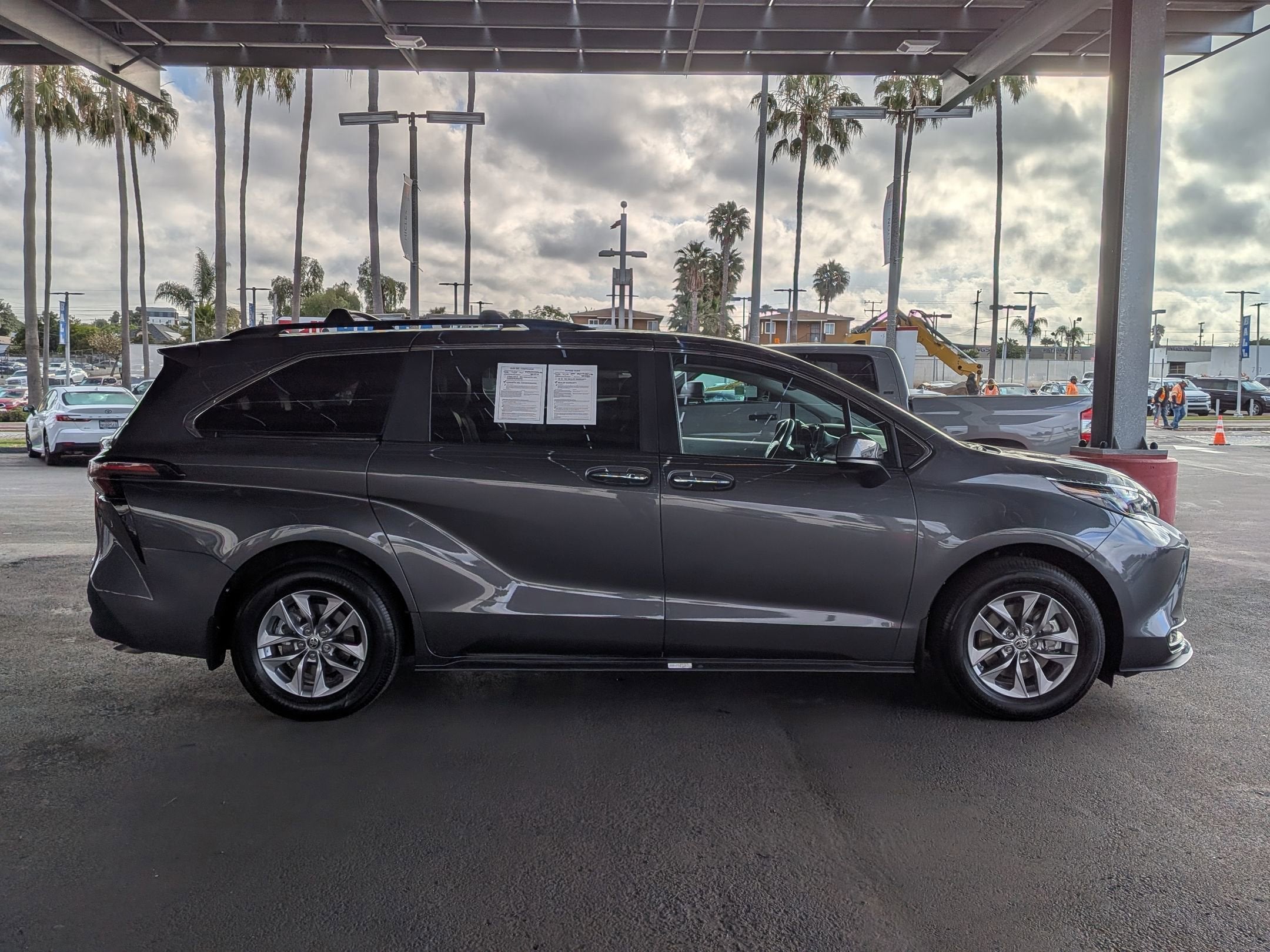 2025 Toyota SIENNA XLE XLE