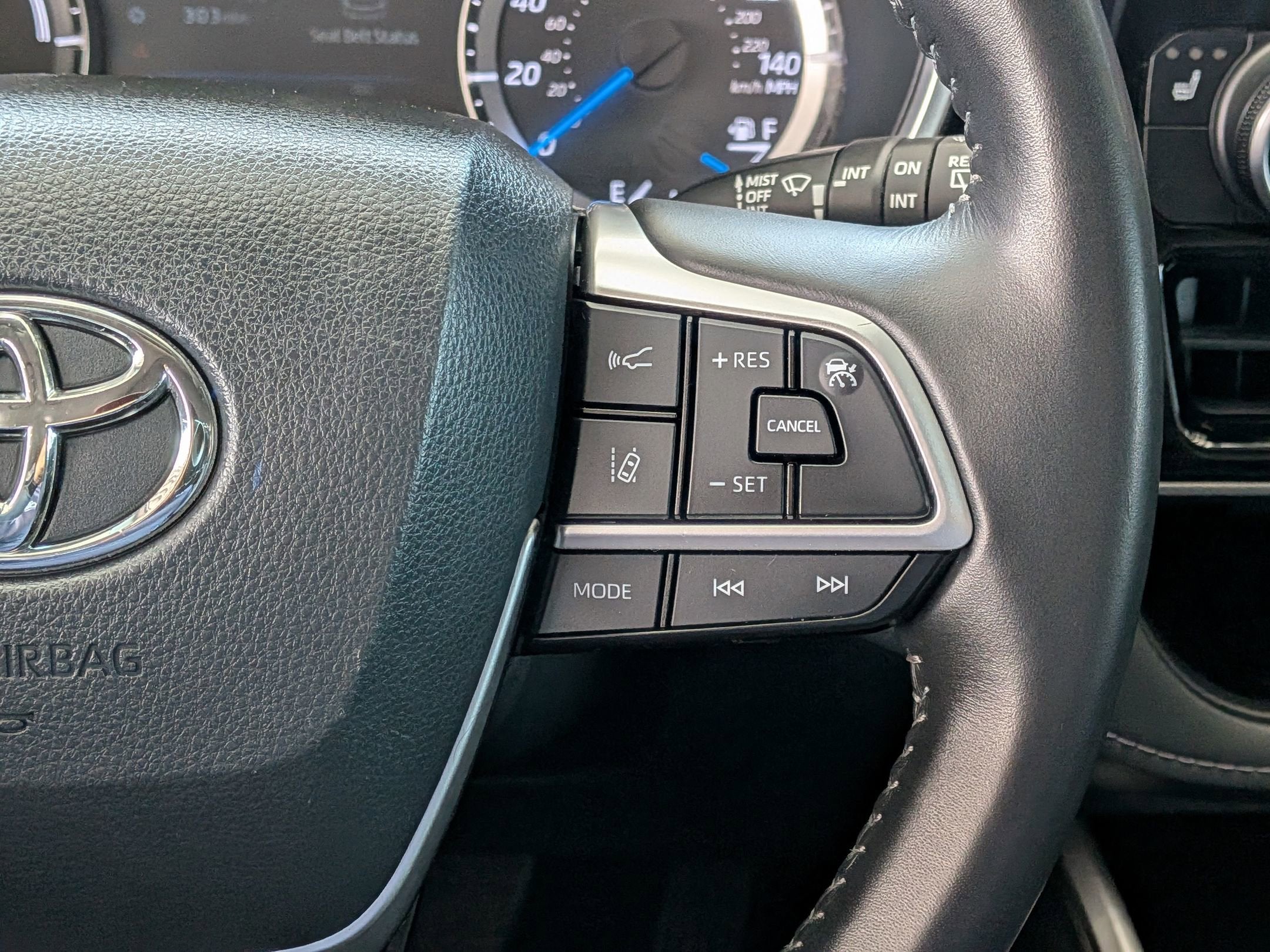 2023 Toyota HIGHLANDER HYBRD Hybrid XLE