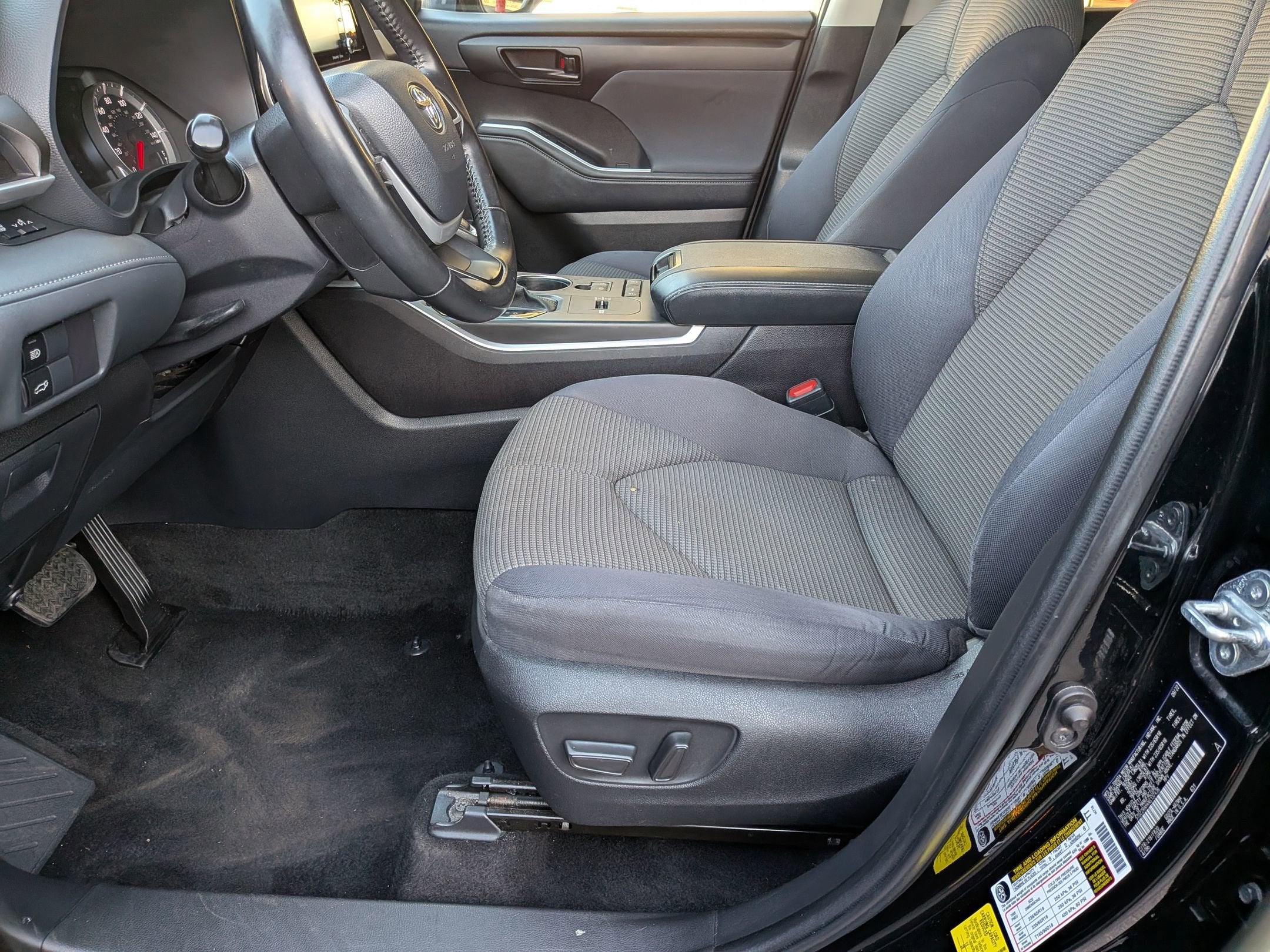 2022 Toyota HIGHLANDER LE