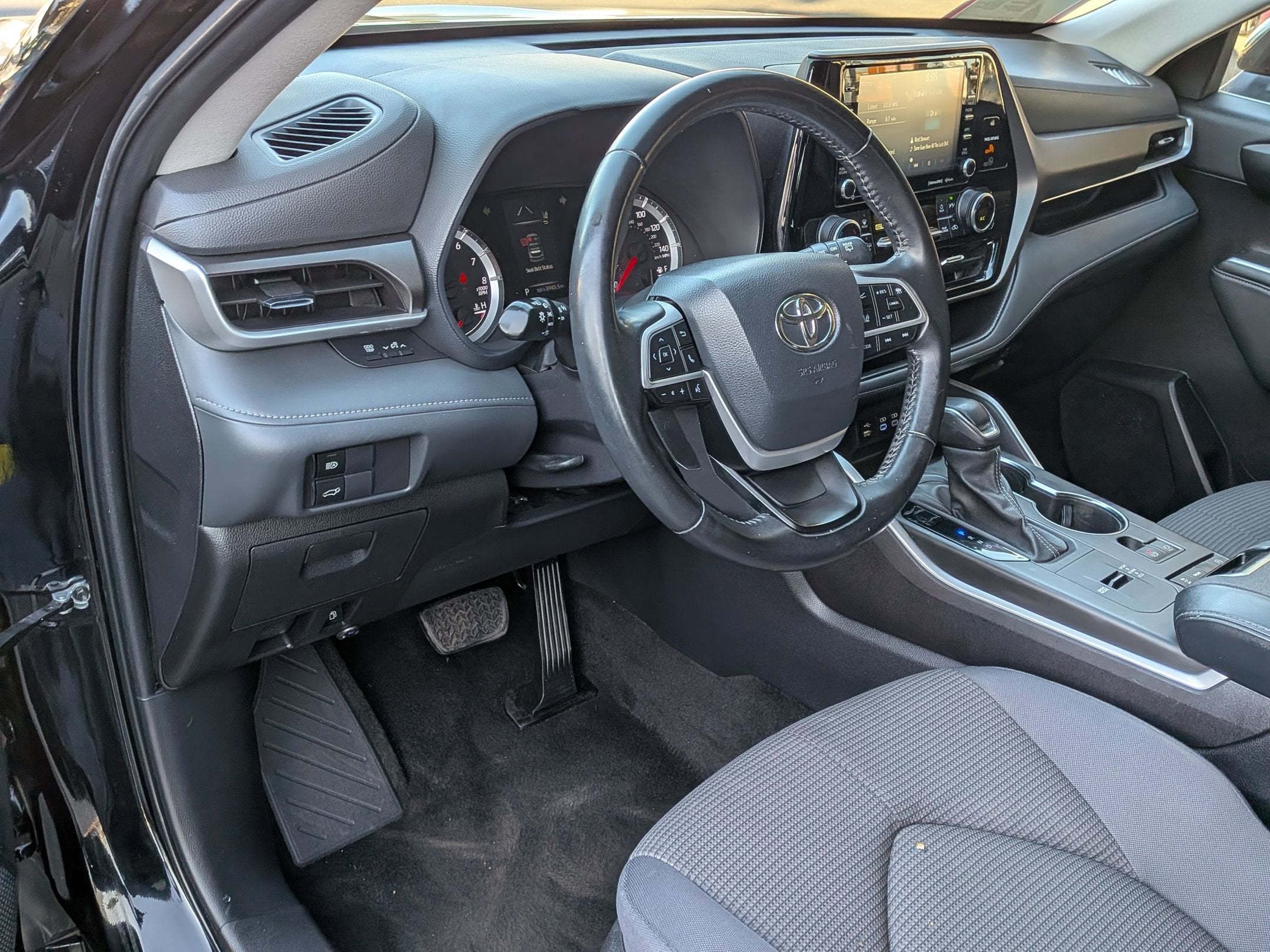 2022 Toyota HIGHLANDER LE