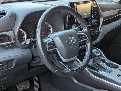 2022 Toyota HIGHLANDER LE