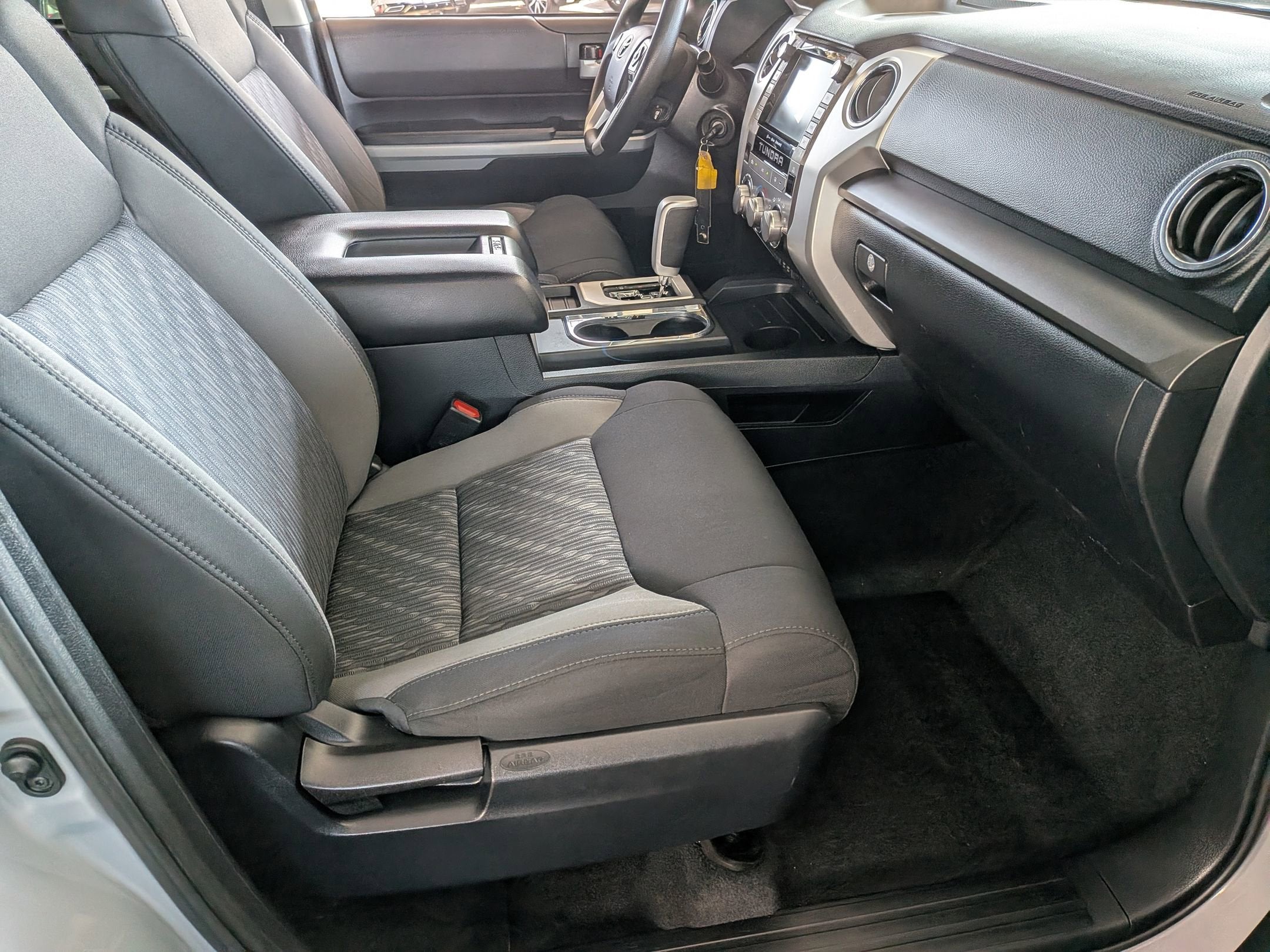 2020 Toyota TUNDRA 4X2 SR5