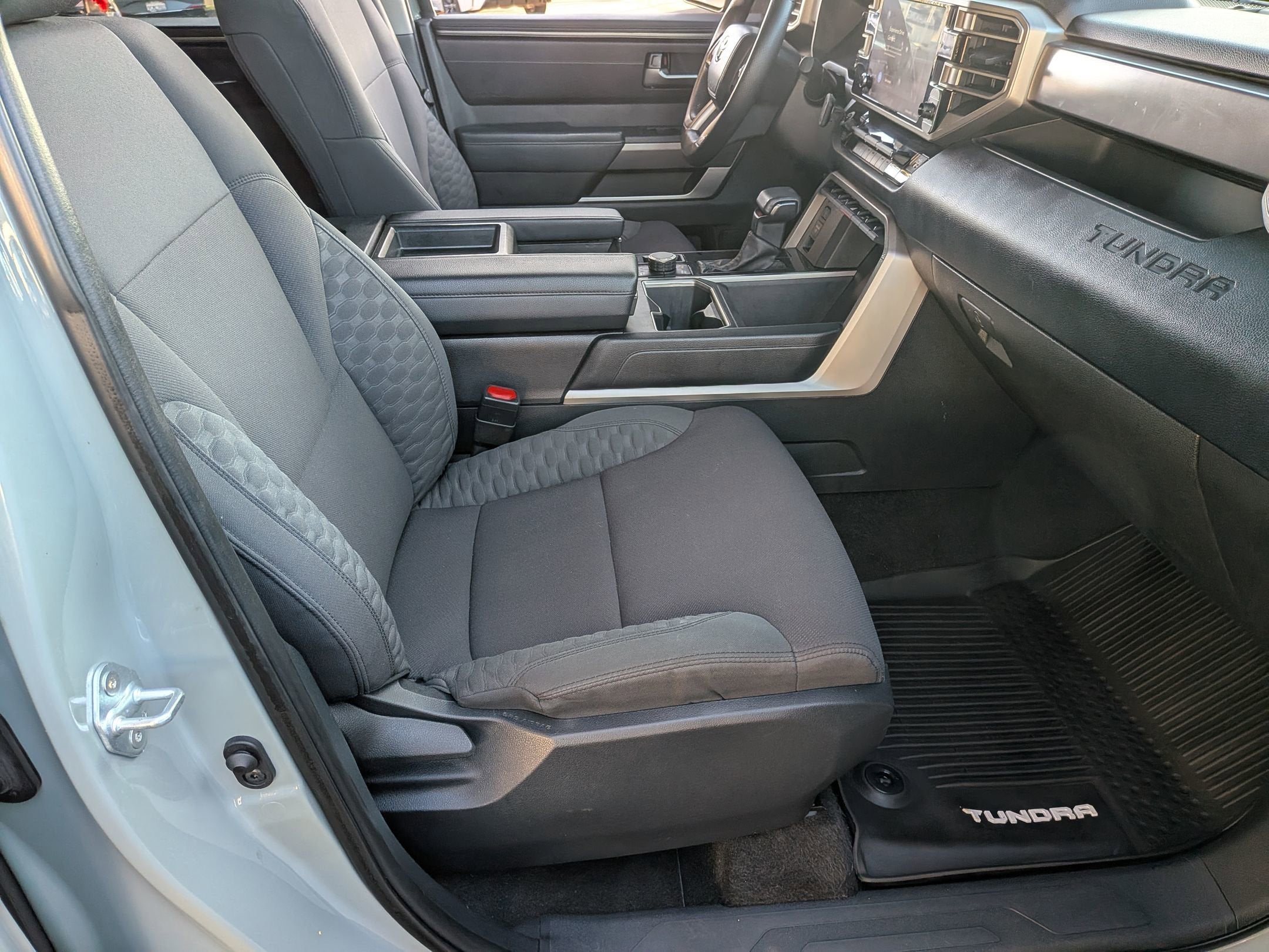 2022 Toyota TUNDRA 4X4 SR5