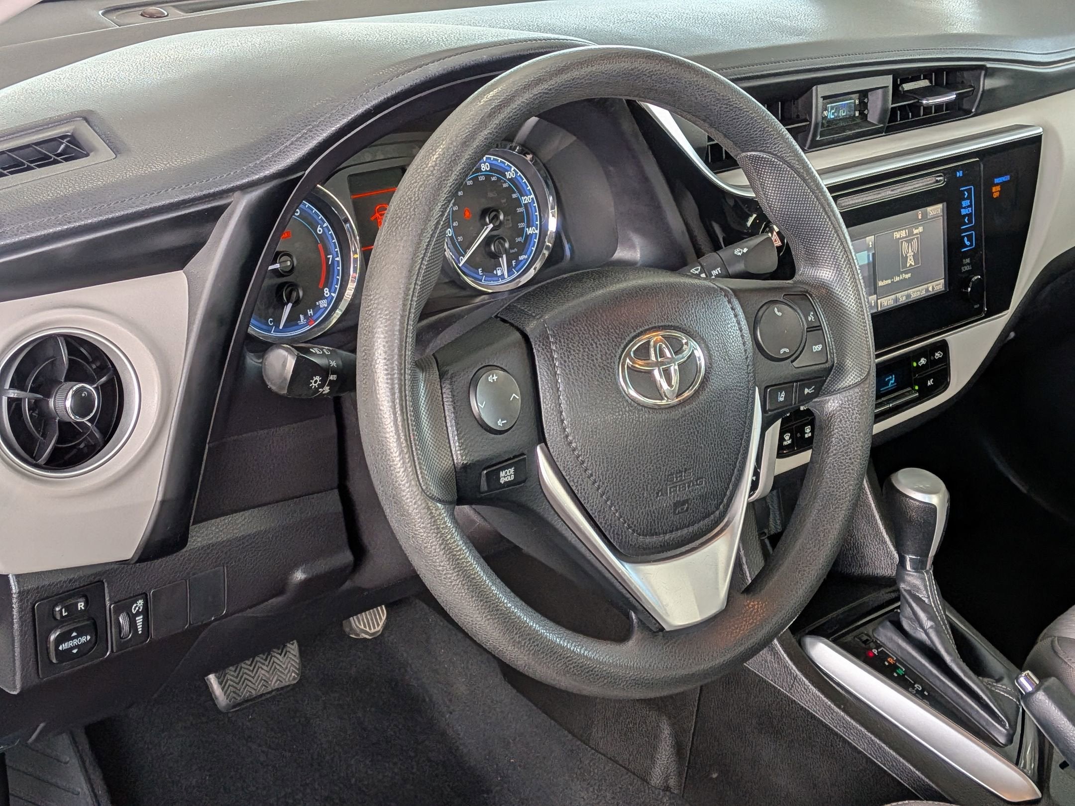 2018 Toyota COROLLA WHITE