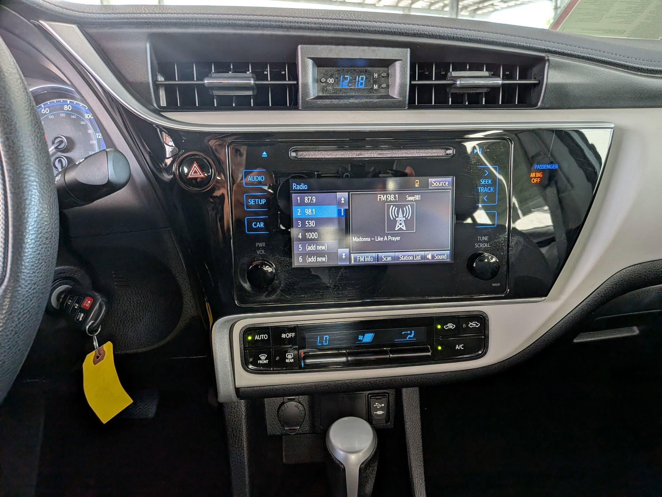 2018 Toyota COROLLA WHITE