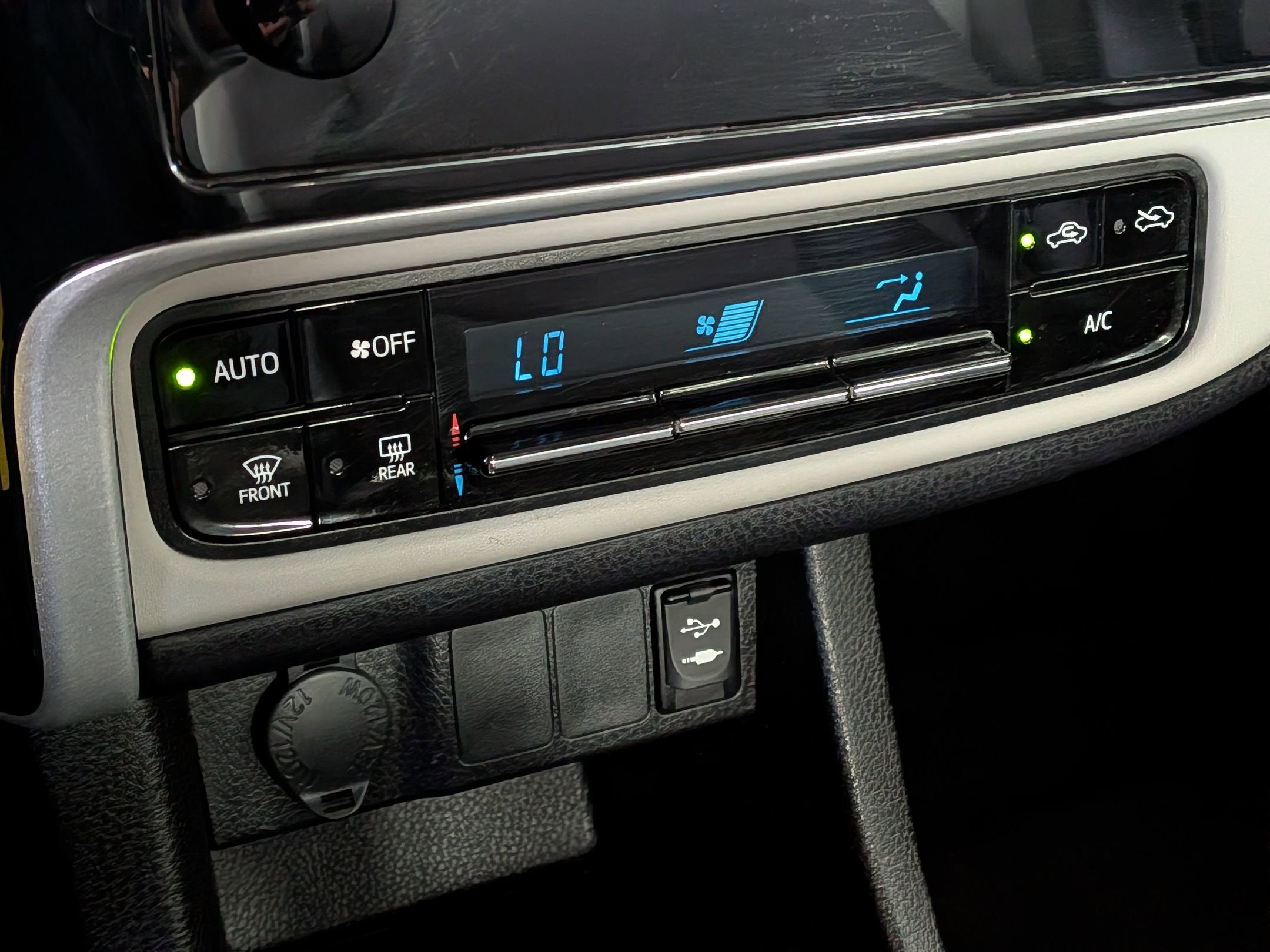 2018 Toyota COROLLA WHITE