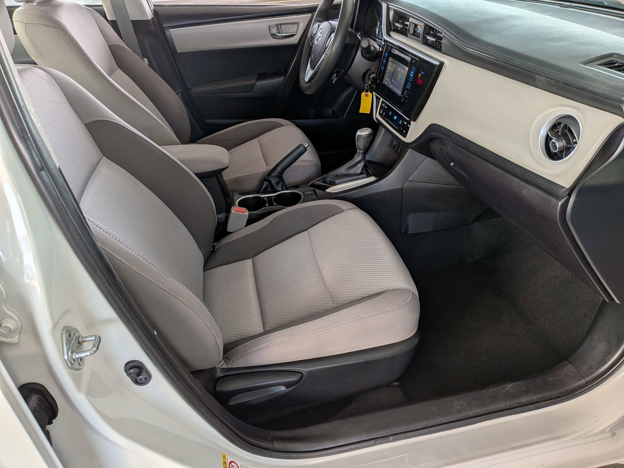2018 Toyota COROLLA WHITE