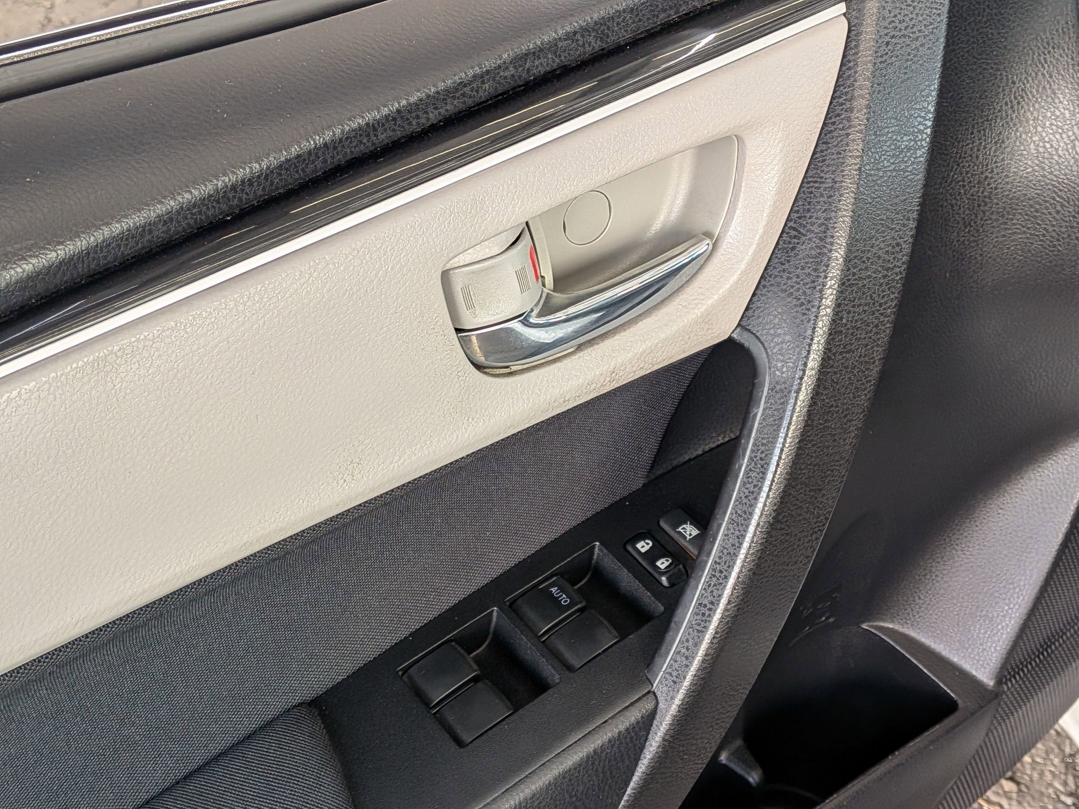 2018 Toyota COROLLA WHITE