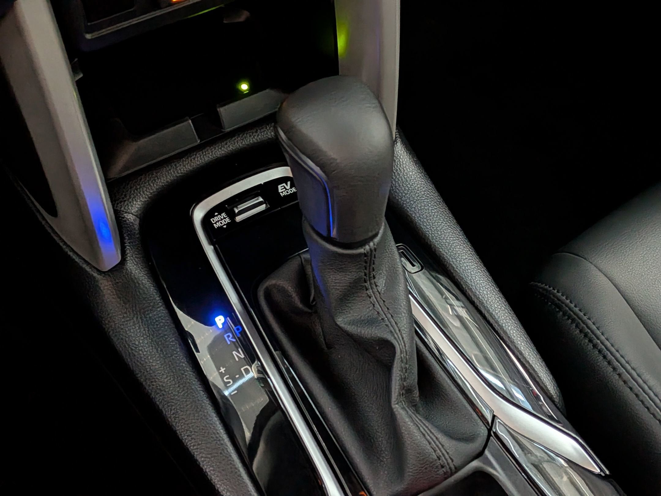 2024 Toyota COROLLA CROSS HV Hybrid XSE