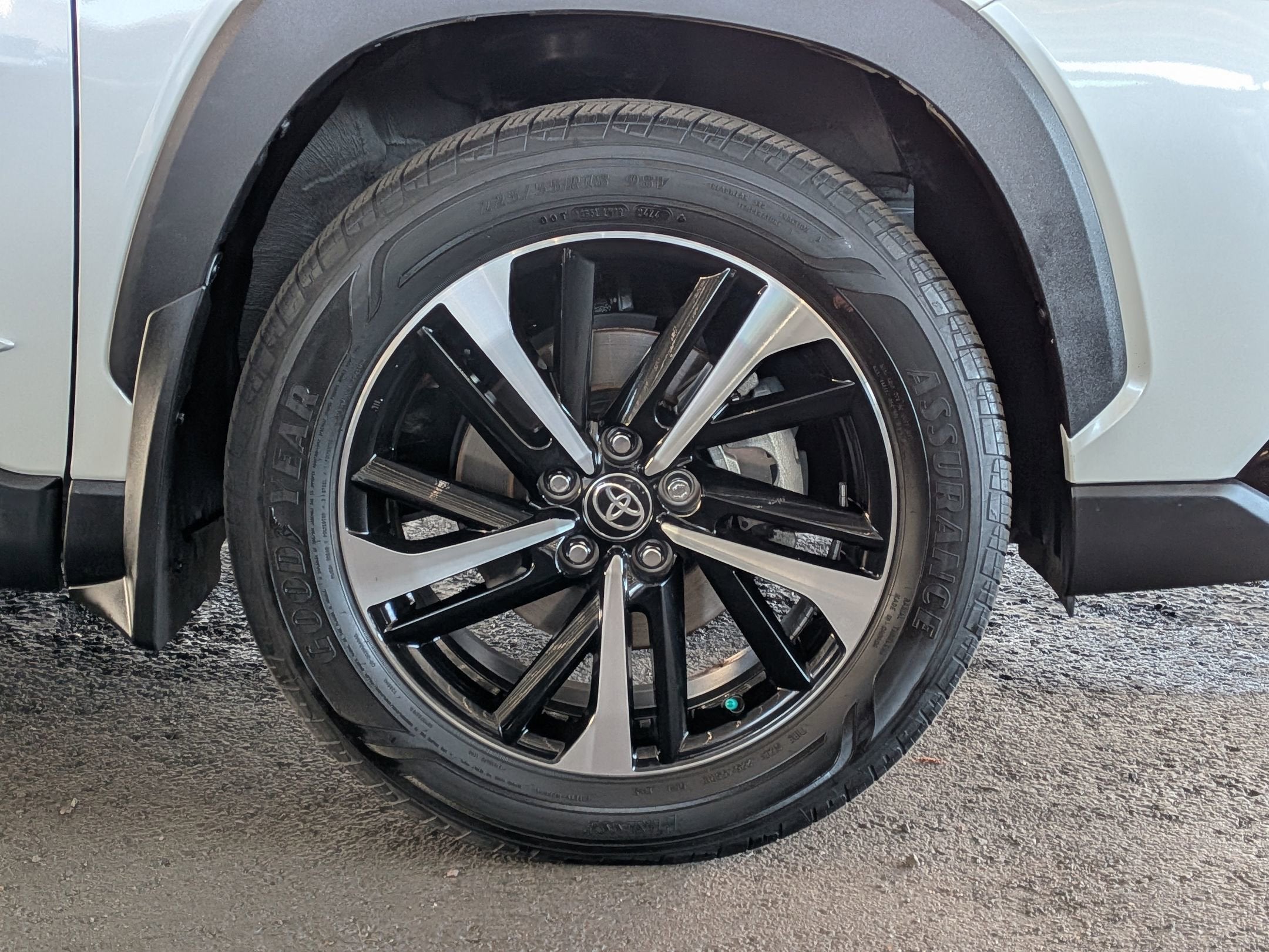 2024 Toyota COROLLA CROSS HV Hybrid XSE