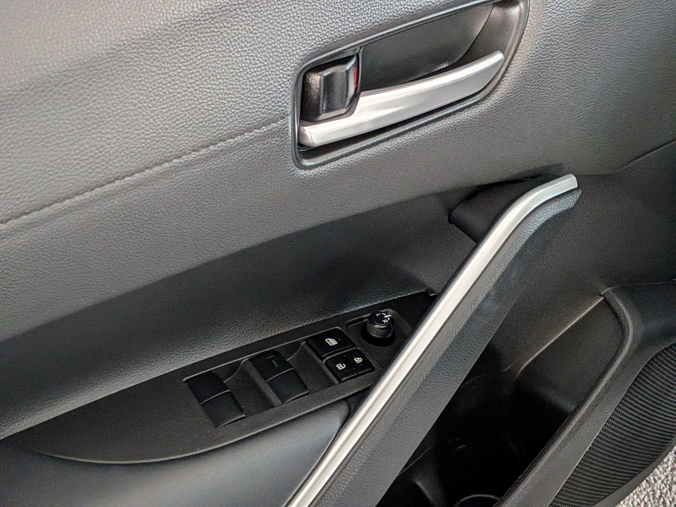 2024 Toyota COROLLA CROSS HV Hybrid XSE