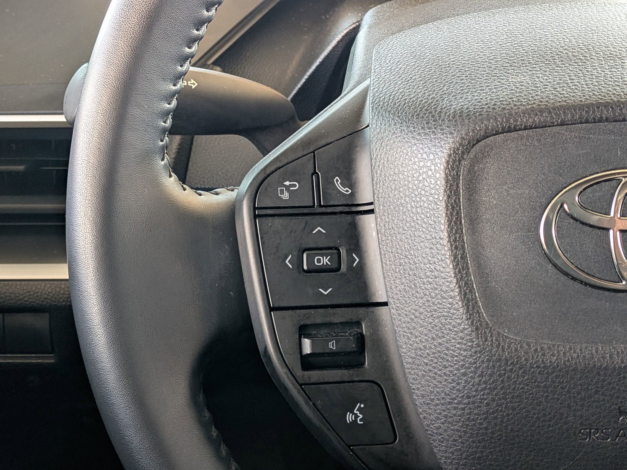 2023 Toyota PRIUS LE