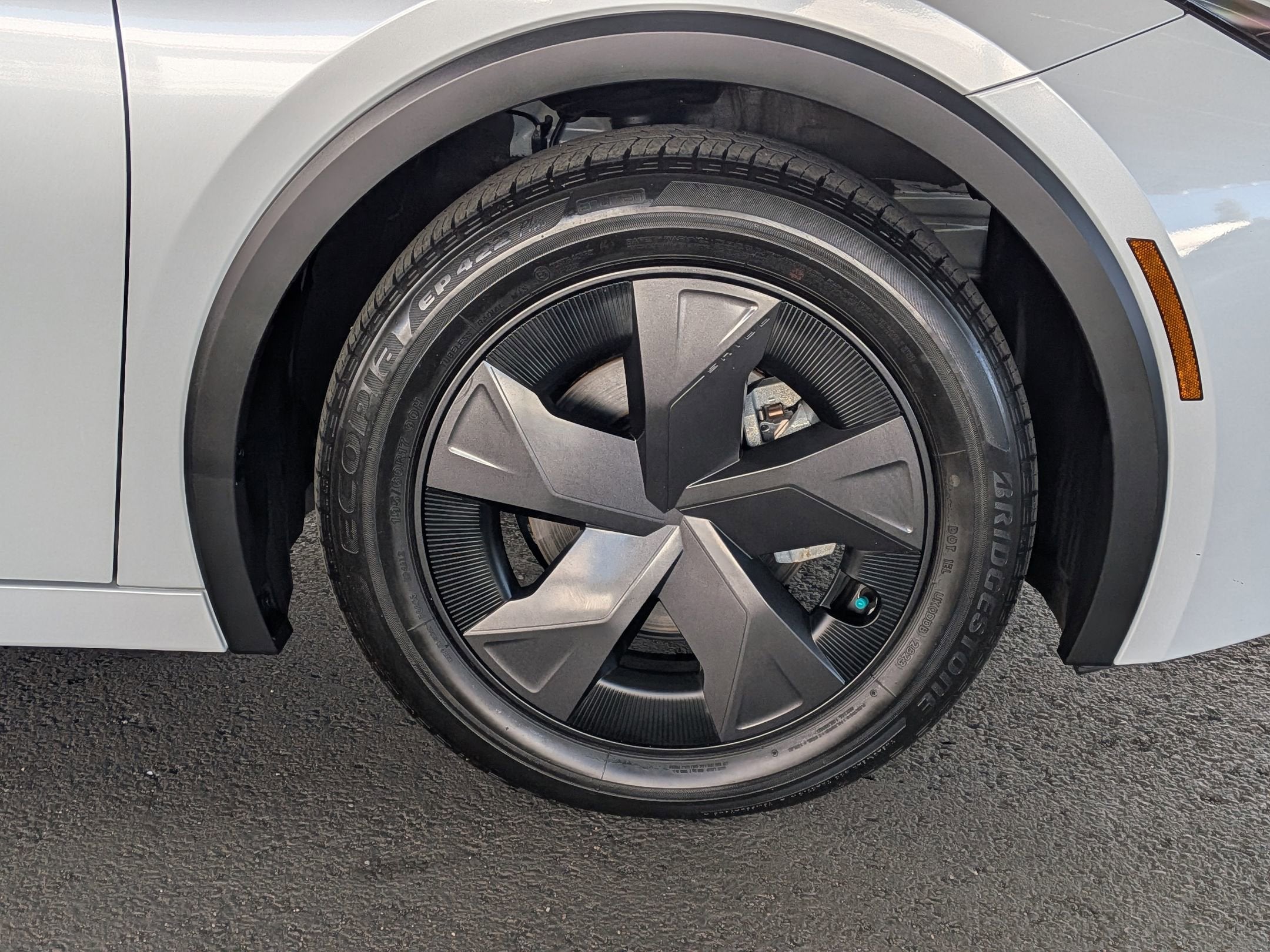 2023 Toyota PRIUS LE