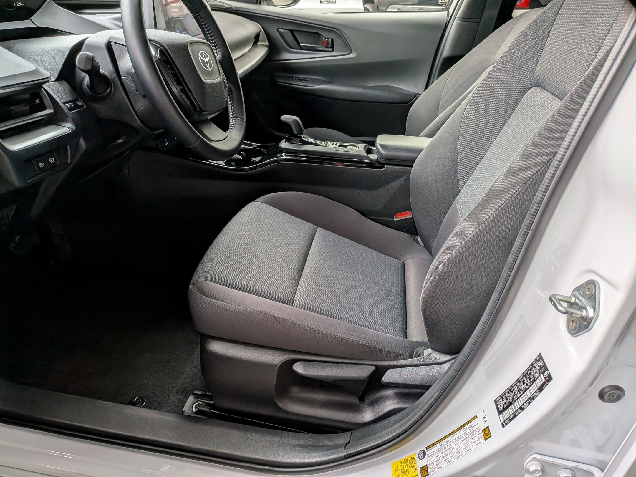 2025 Toyota PRIUS LE