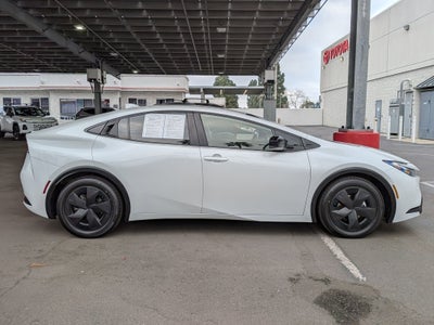 2025 Toyota PRIUS LE