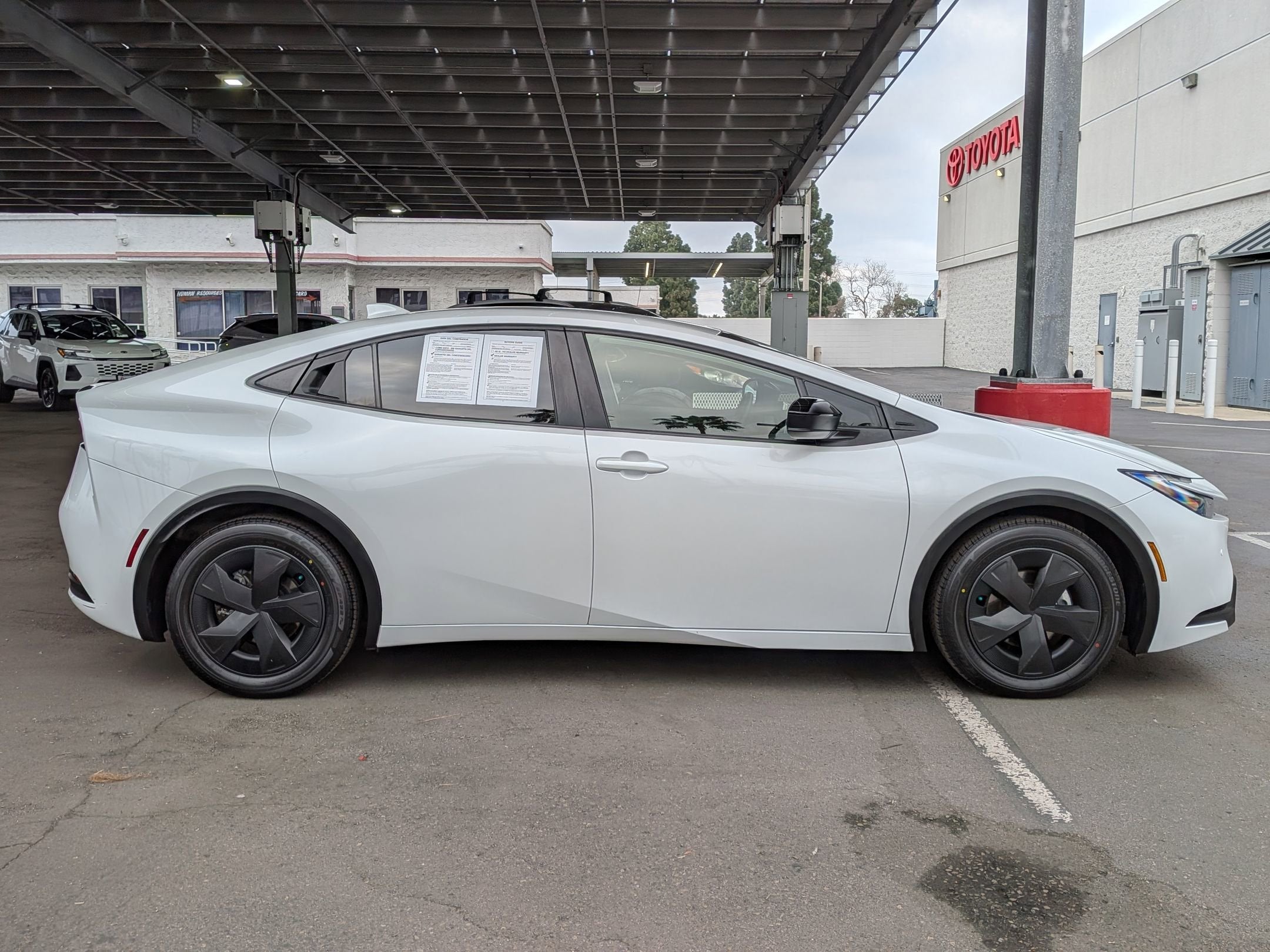 2025 Toyota PRIUS LE