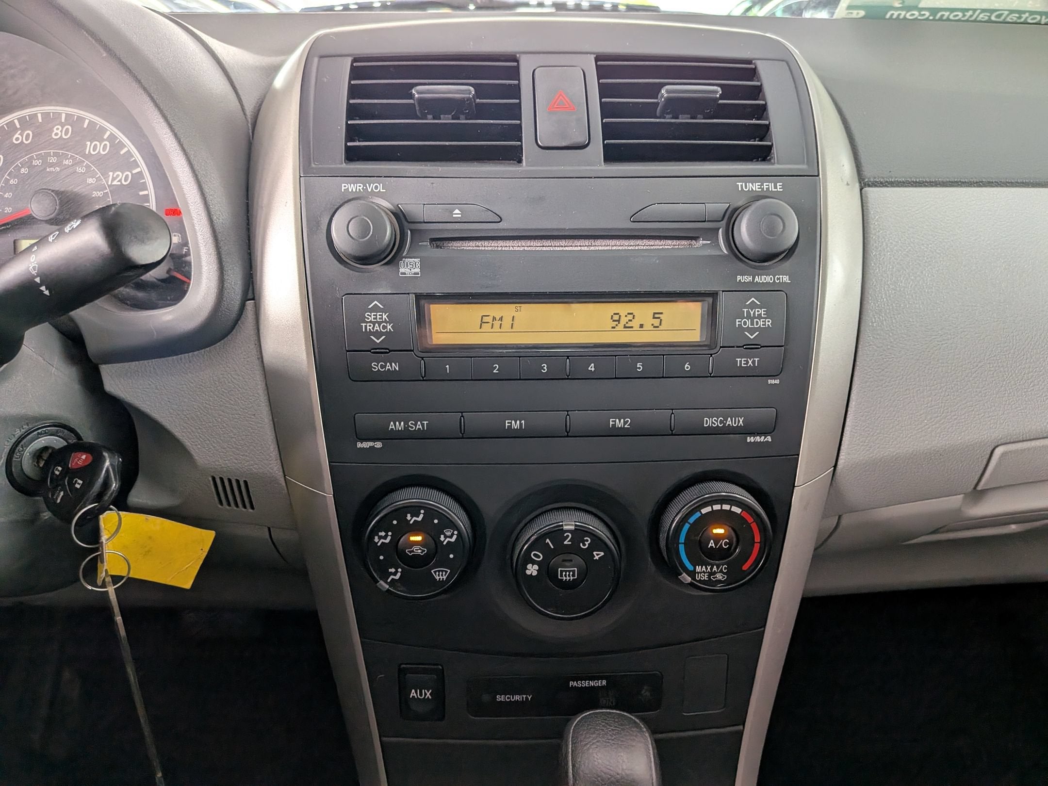 2009 Toyota COROLLA LE
