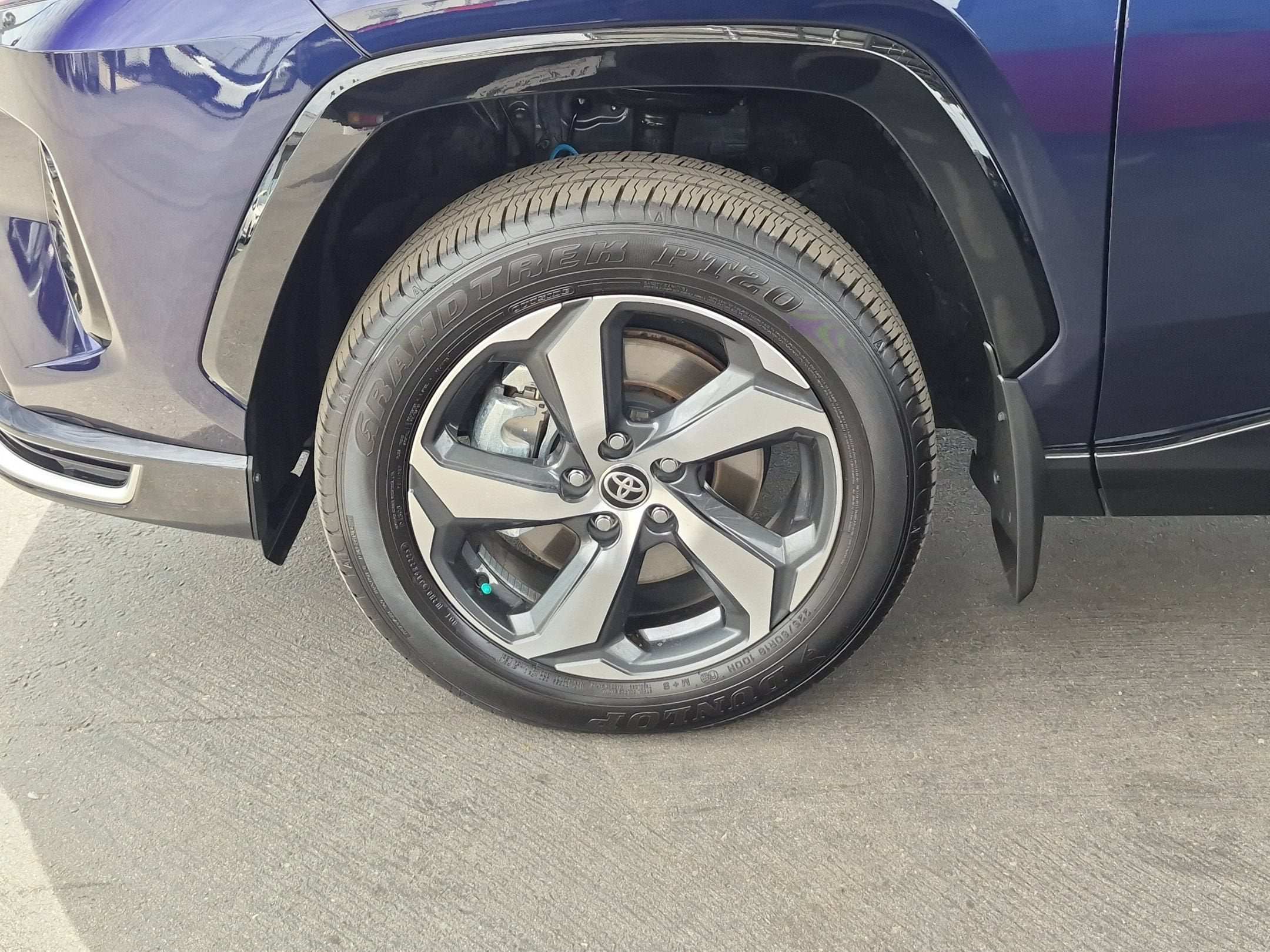 2025 Toyota RAV4 Plug-in Hybrid SE