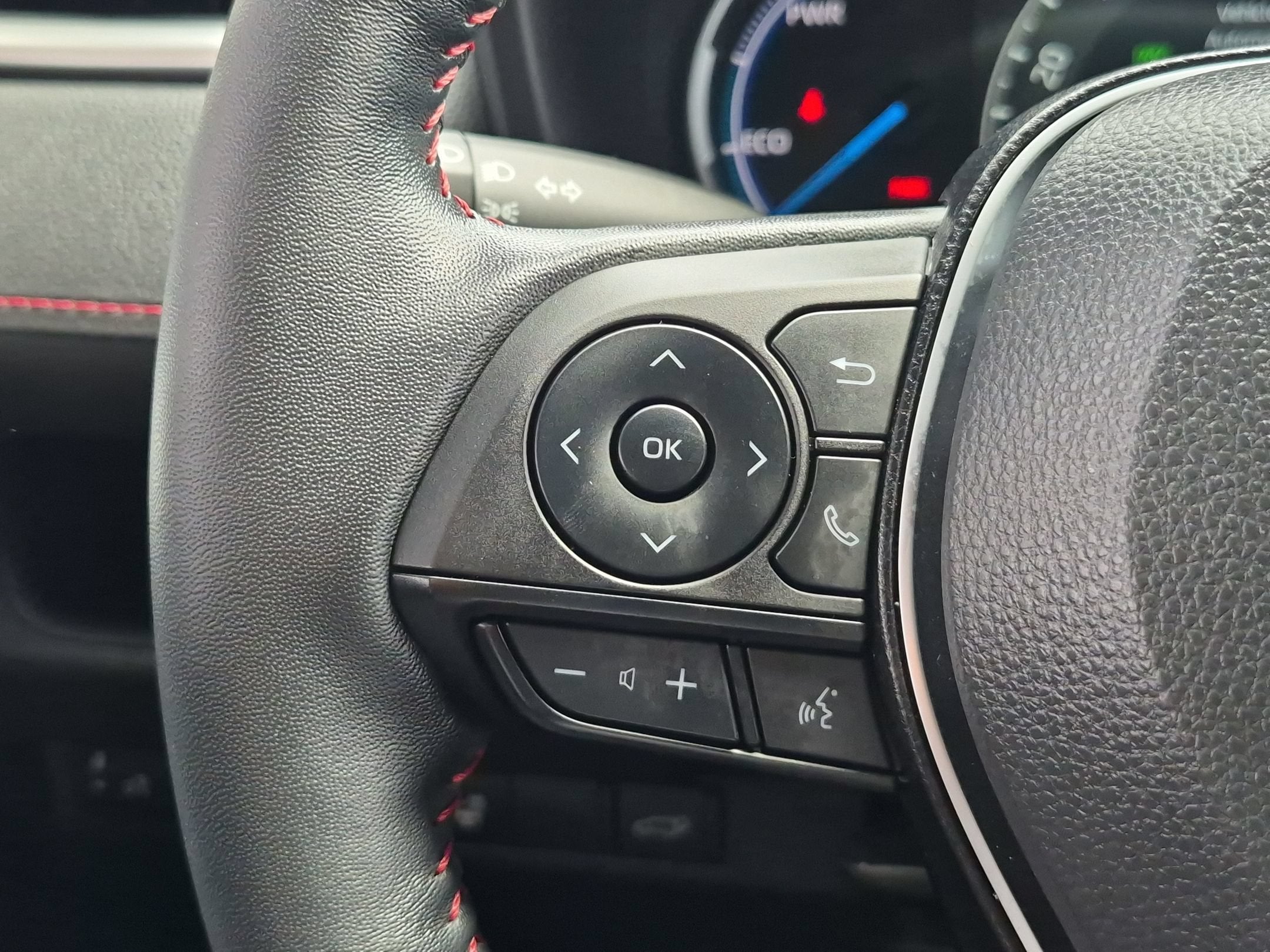 2025 Toyota RAV4 Plug-in Hybrid SE