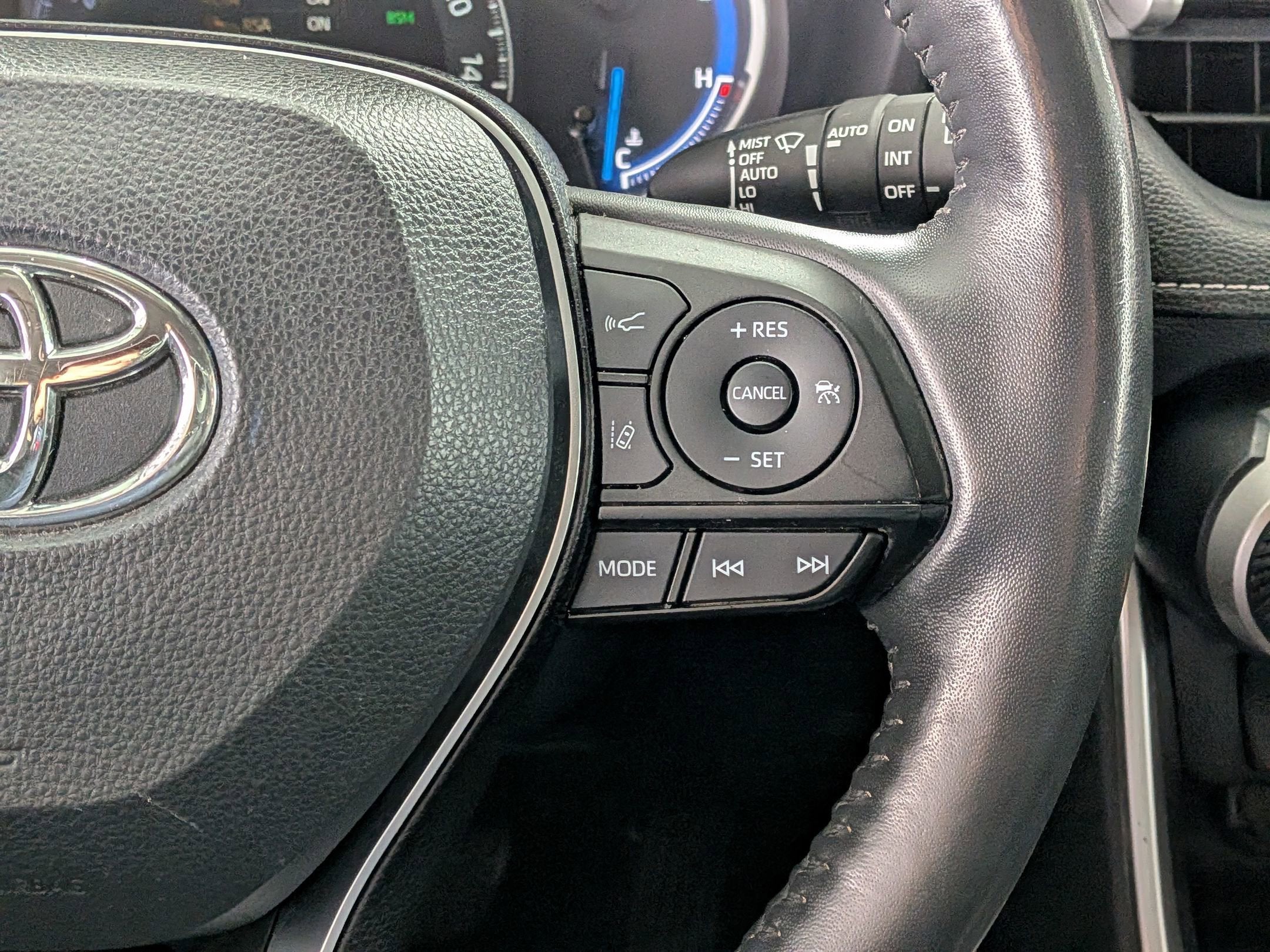 2023 Toyota RAV4 HYBRID Hybrid XLE Premium