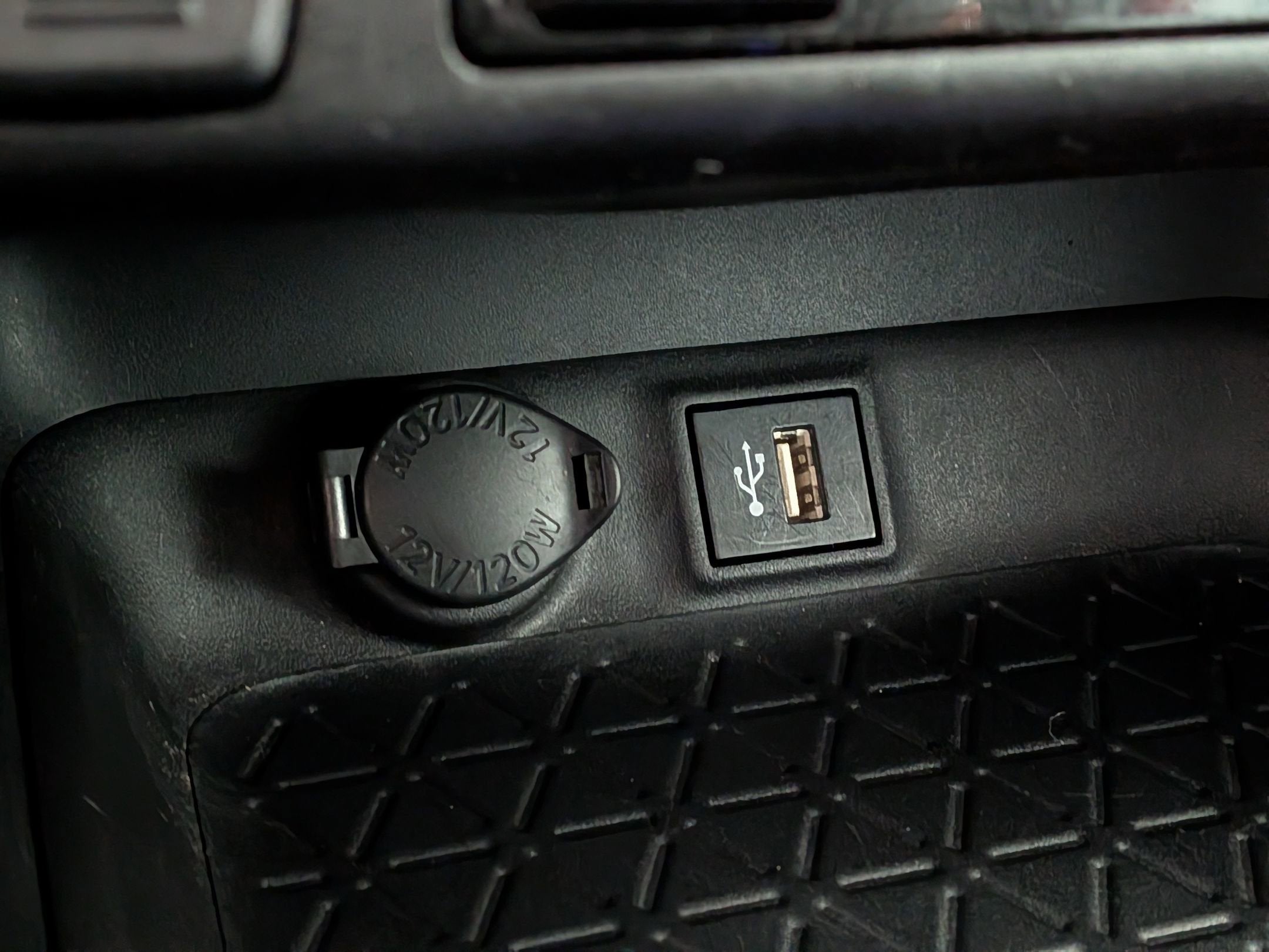 2023 Toyota RAV4 HYBRID Hybrid XLE Premium